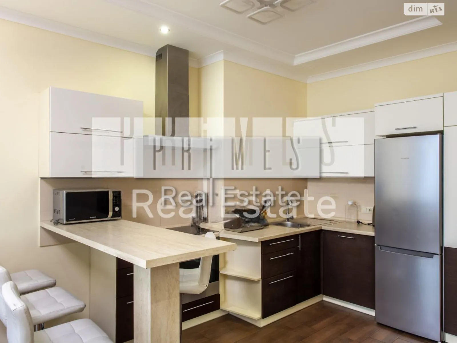 Сдается в аренду 1-комнатная квартира 60 кв. м в, цена: 1000 $ - фото 1