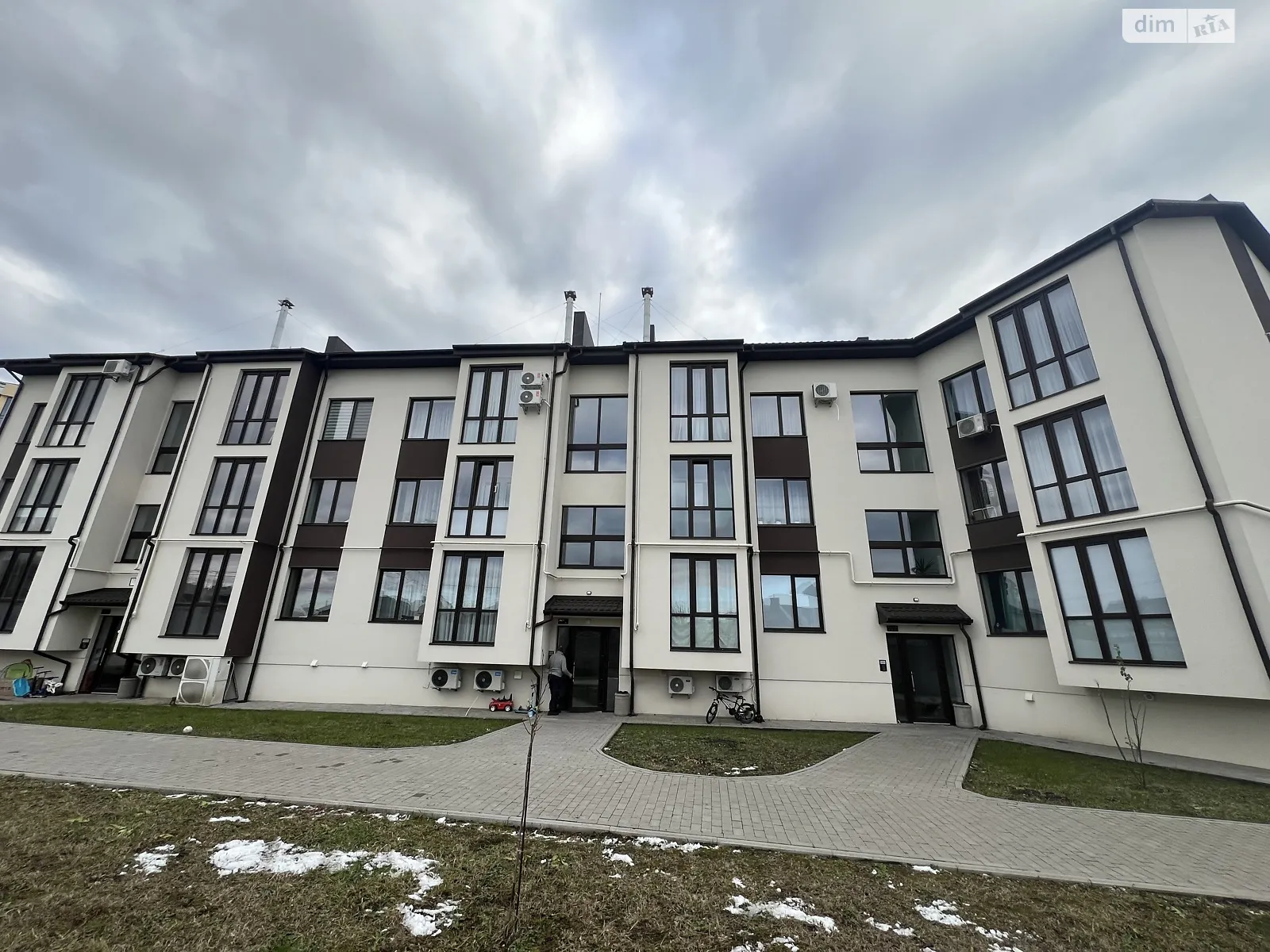 Продается 3-комнатная квартира 81 кв. м в Ровно, ул. Анатолия Лабунского, 14 - фото 1