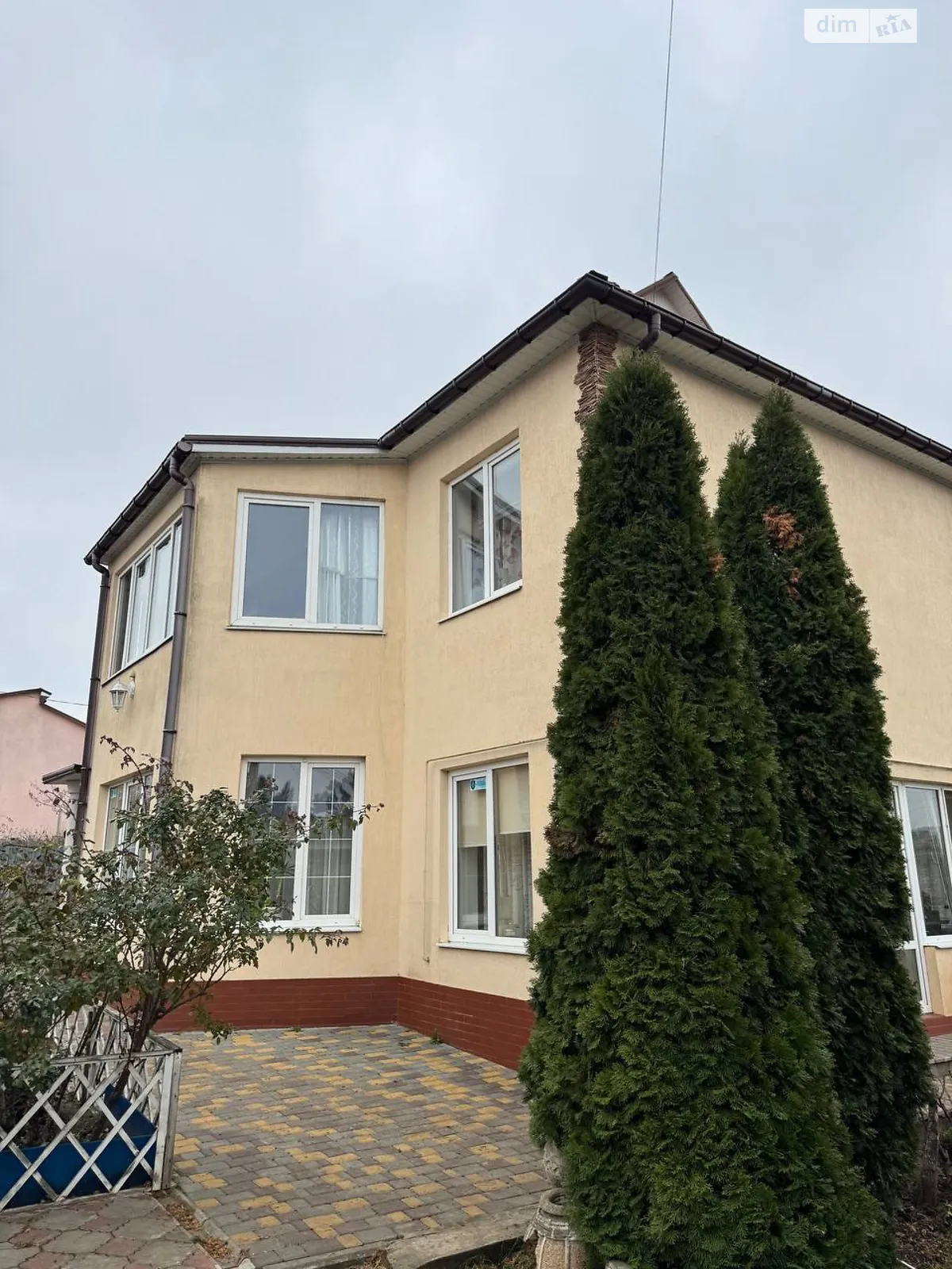 Продается дом на 2 этажа 200 кв. м с бассейном, цена: 109999 $ - фото 1