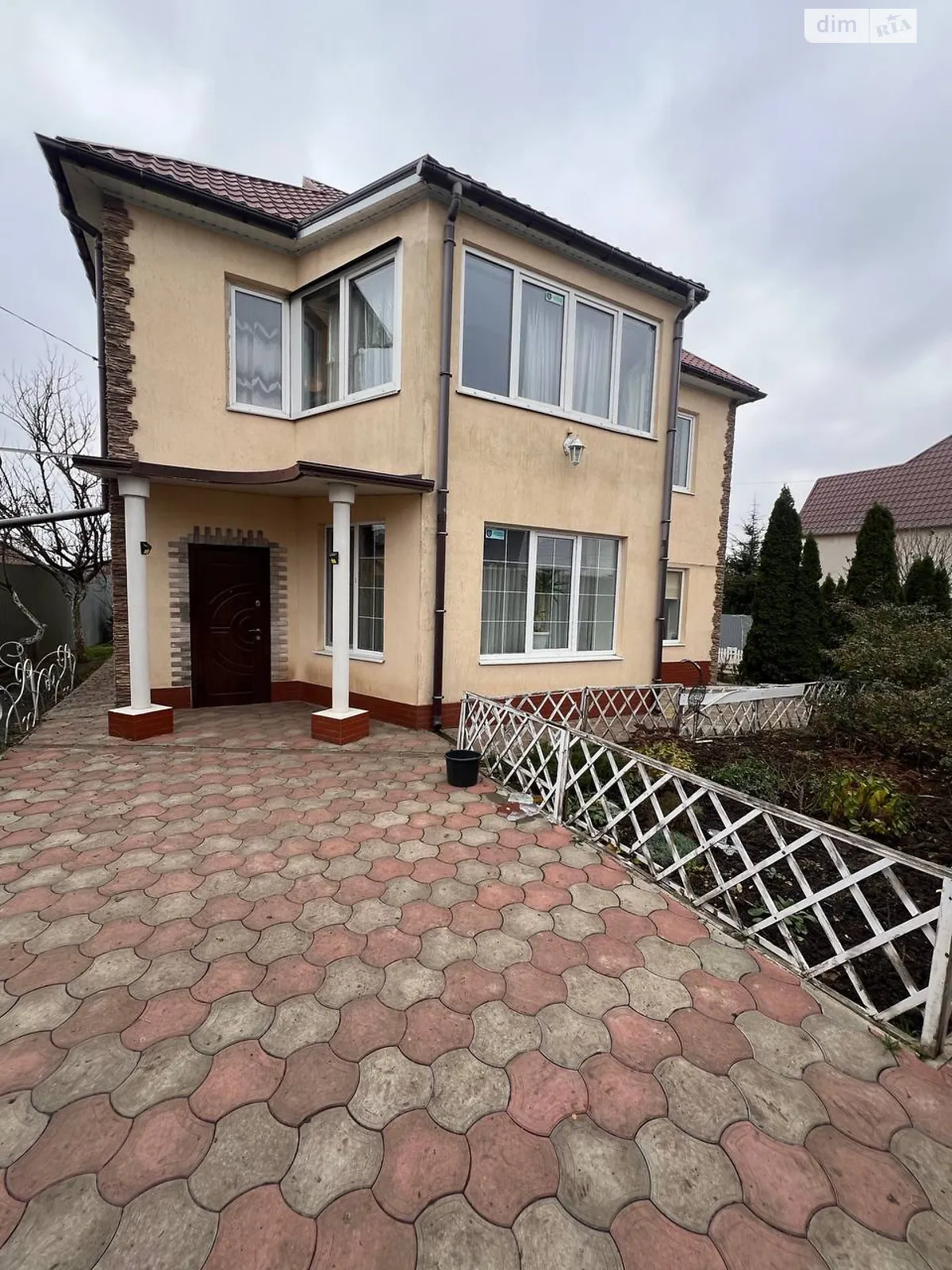 Продается дом на 2 этажа 200 кв. м с бассейном, цена: 109999 $ - фото 1