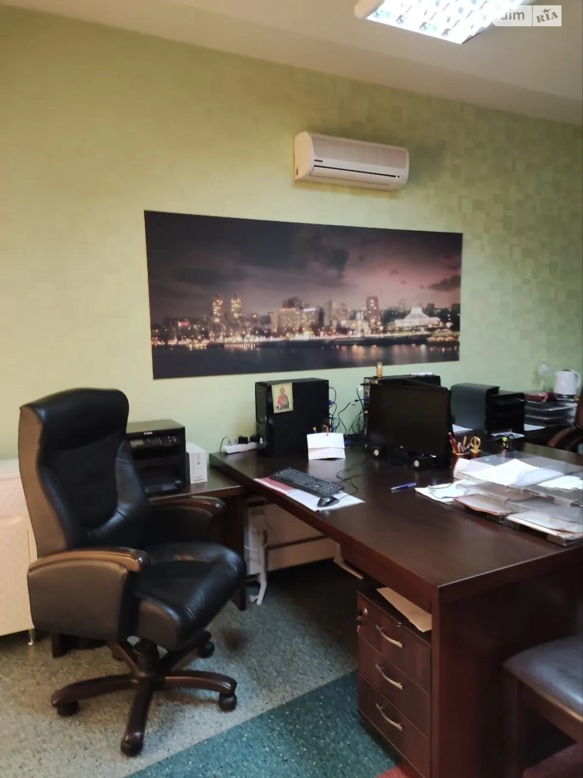 Продается офис 161.5 кв. м в бизнес-центре, цена: 160000 $ - фото 1