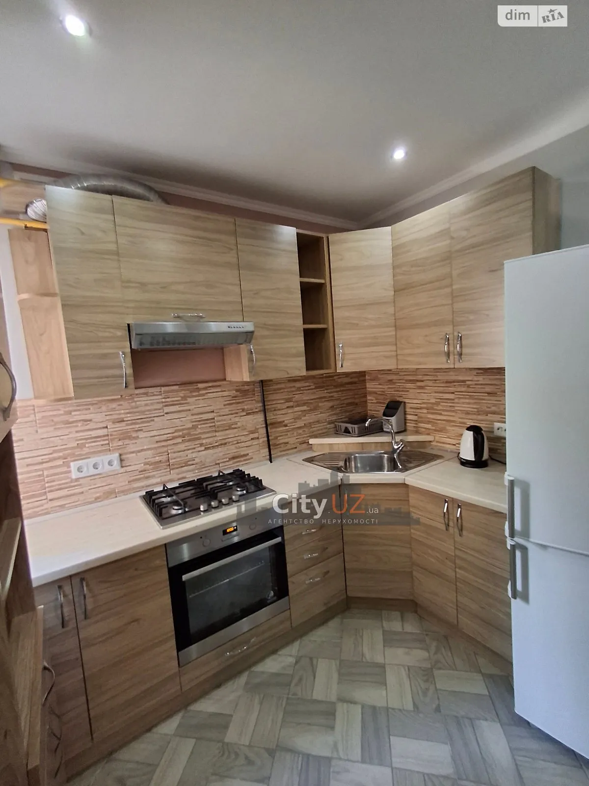 Продається 2-кімнатна квартира 46 кв. м у Ужгороді, вул. Петра Лінтура - фото 1