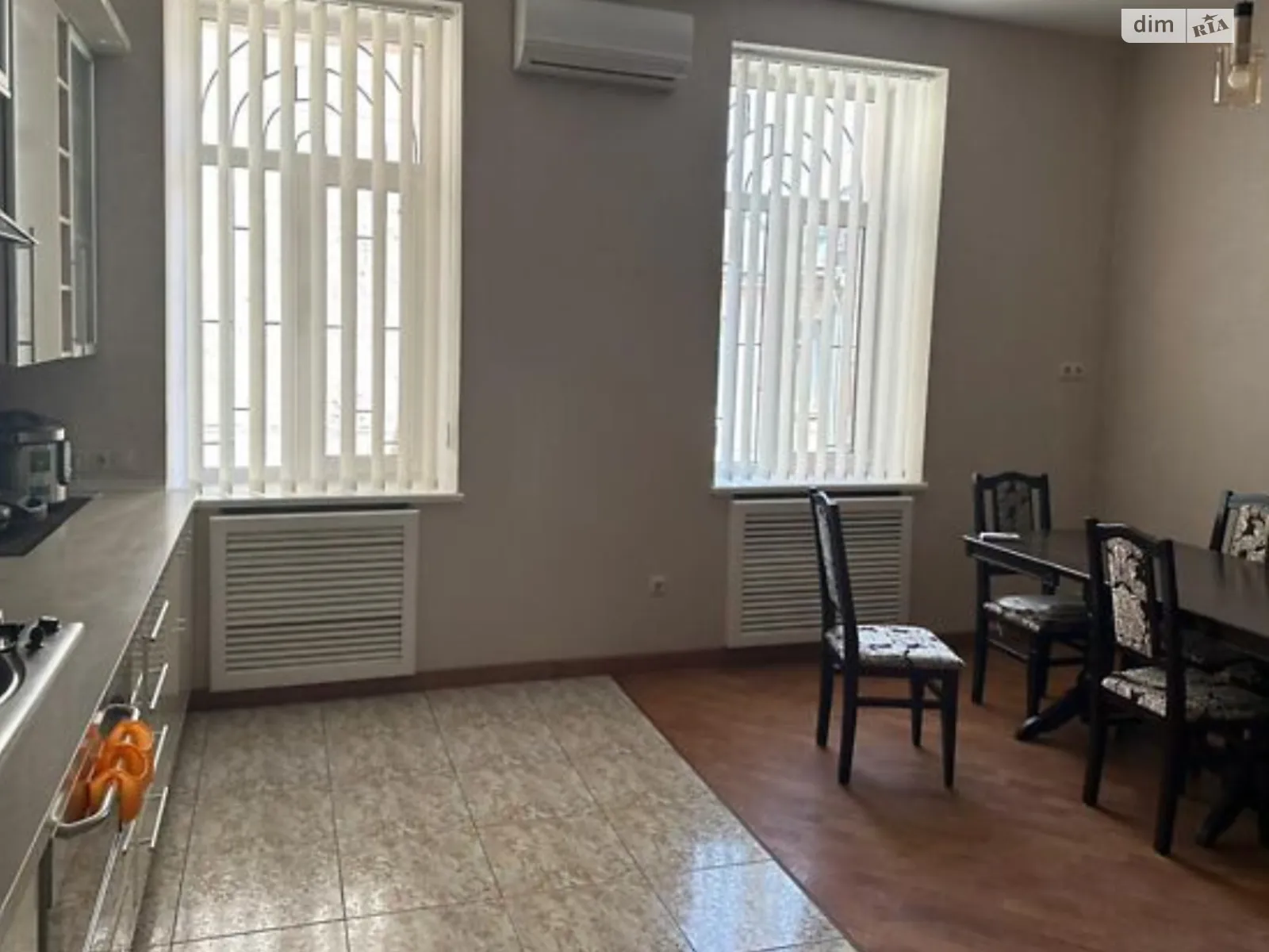 Продается 3-комнатная квартира 133.5 кв. м в Одессе, ул. Екатерининская - фото 1