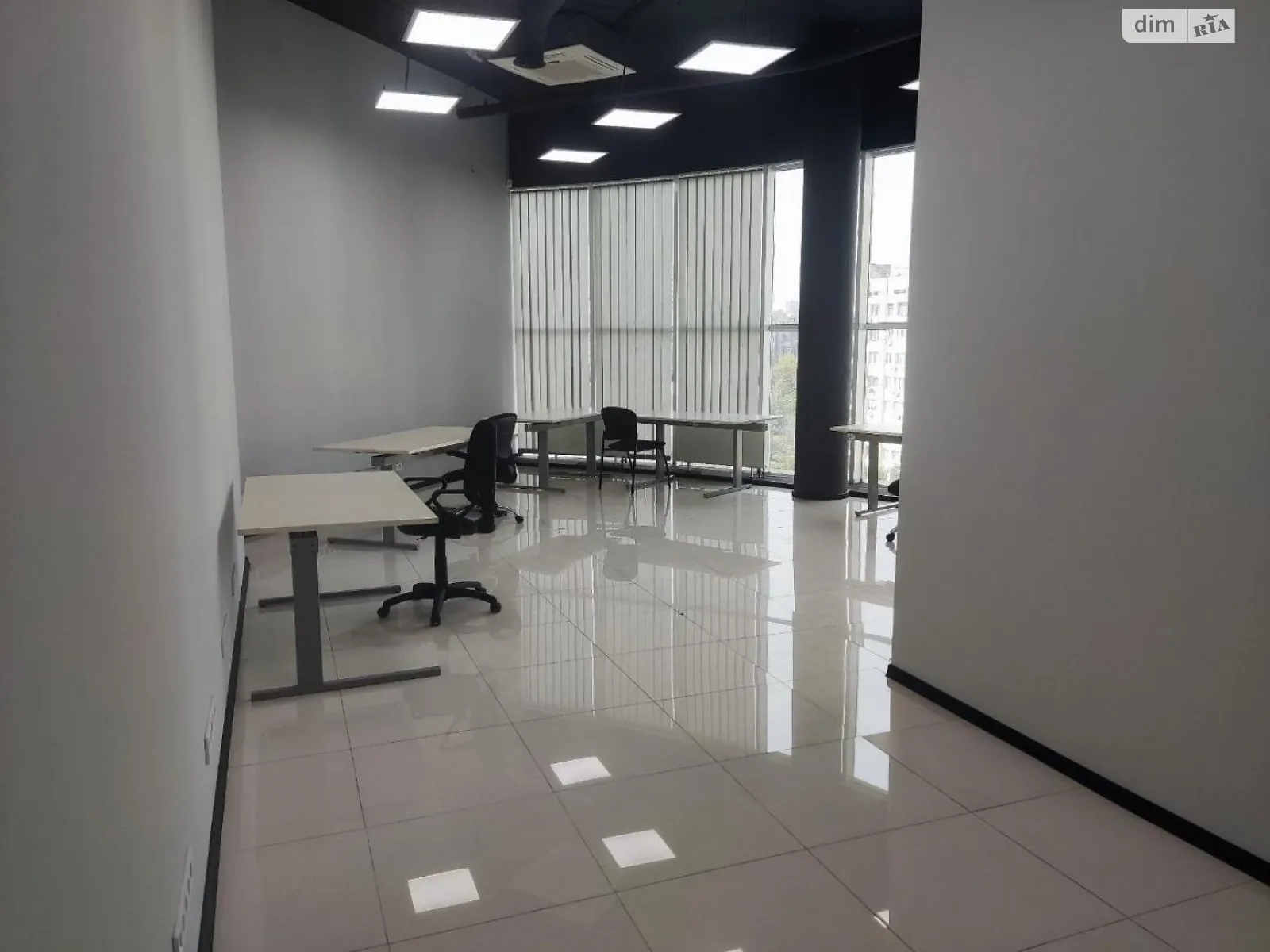 Сдается в аренду офис 54.5 кв. м в бизнес-центре, цена: 710 $ - фото 1