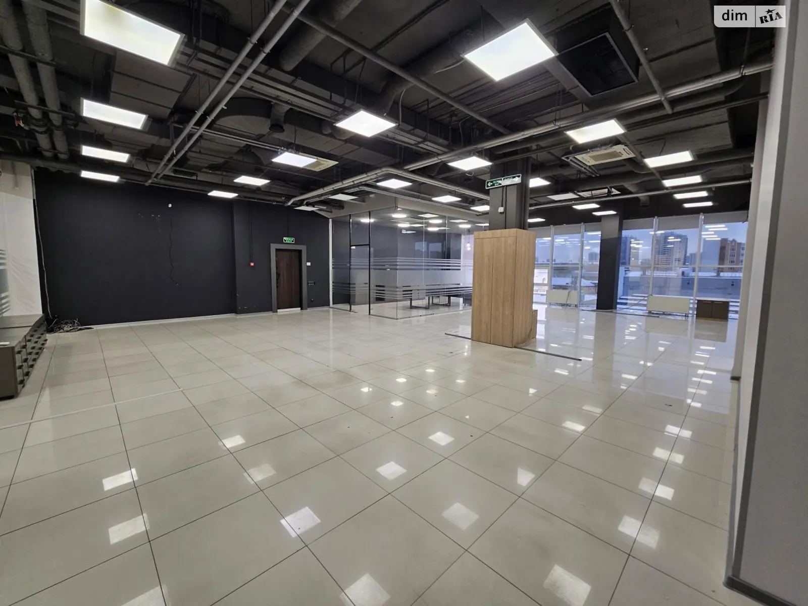 Сдается в аренду офис 348 кв. м в бизнес-центре, цена: 4876 $ - фото 1