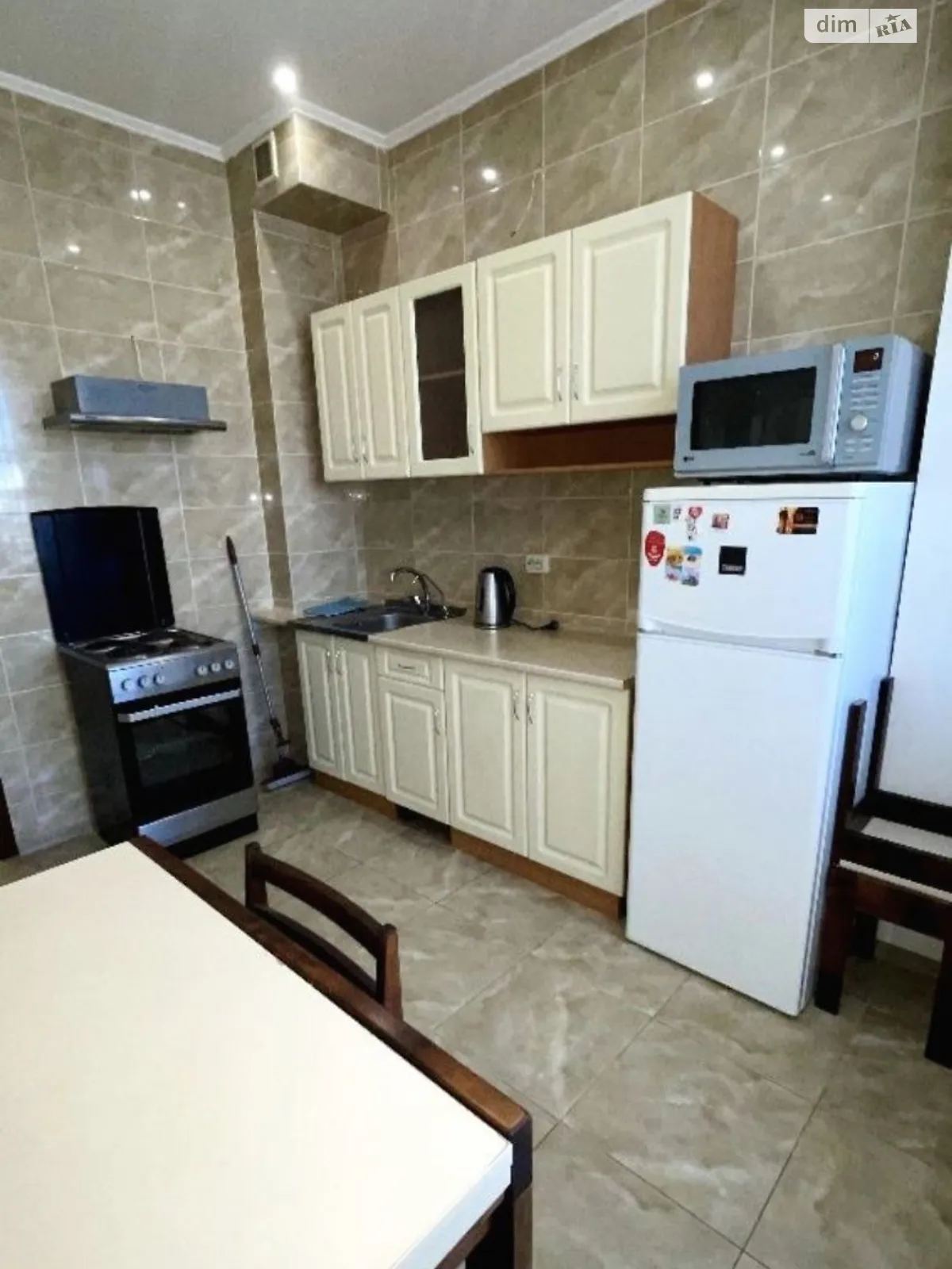 Продається 1-кімнатна квартира 45 кв. м у Одесі, вул. Перлинна, 3 - фото 1