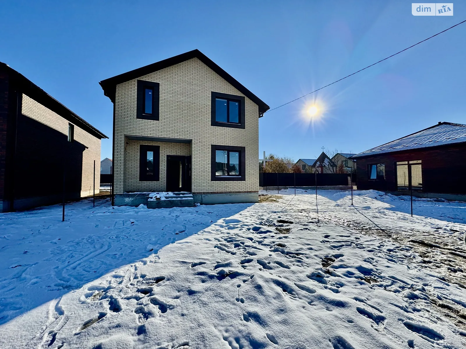Продается дом на 2 этажа 125 кв. м с бассейном, цена: 94000 $ - фото 1