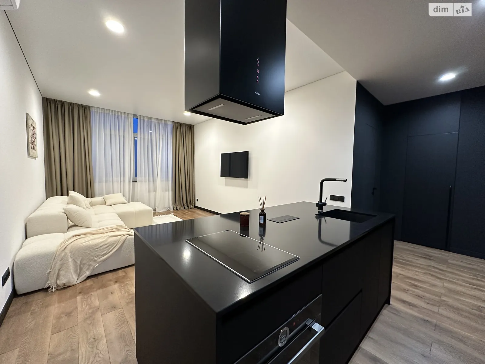Продается 2-комнатная квартира 60 кв. м в Одессе, бул. Французский, 26/1 - фото 1