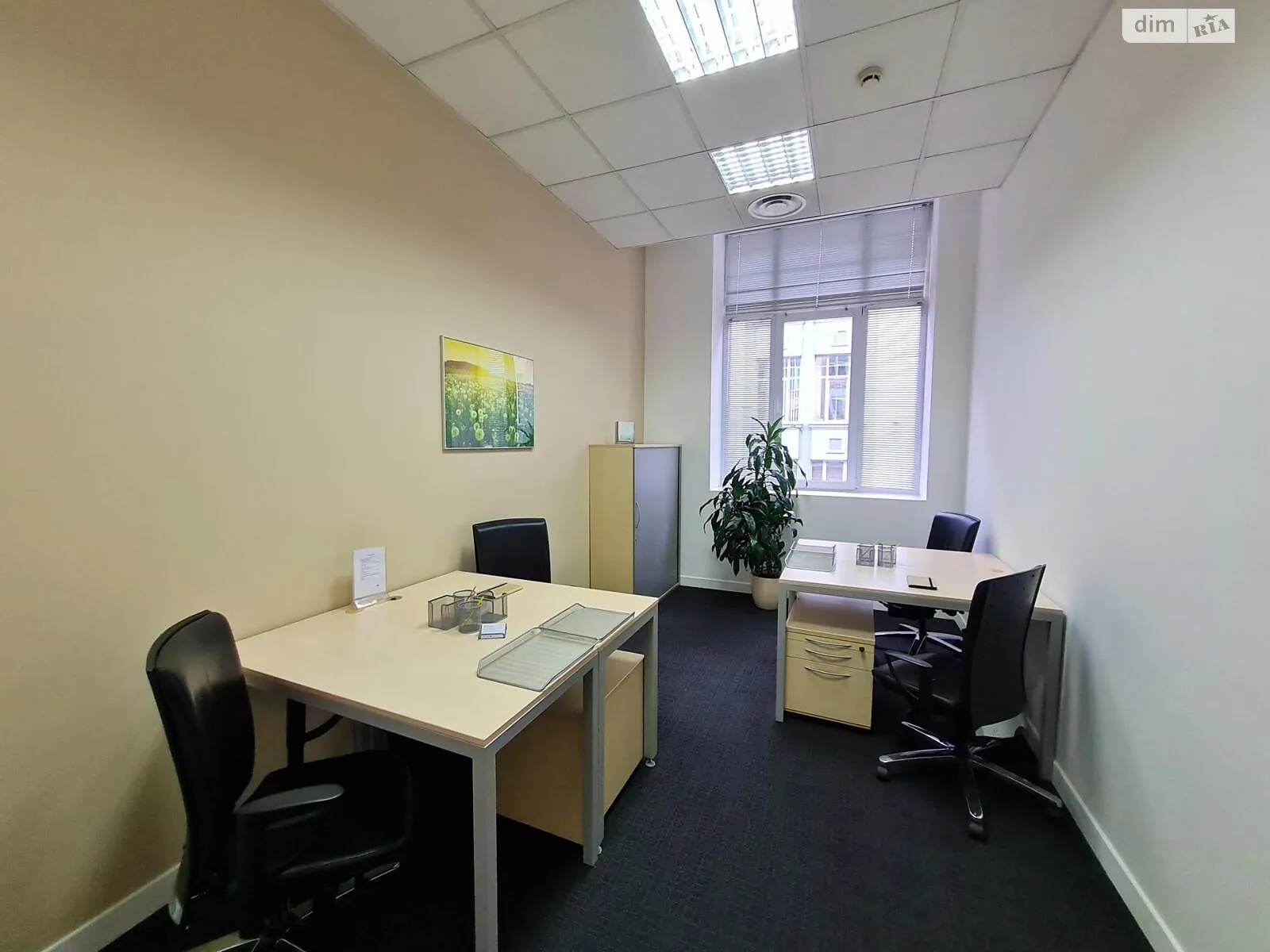 Сдается в аренду офис 35 кв. м в бизнес-центре, цена: 667 $ - фото 1