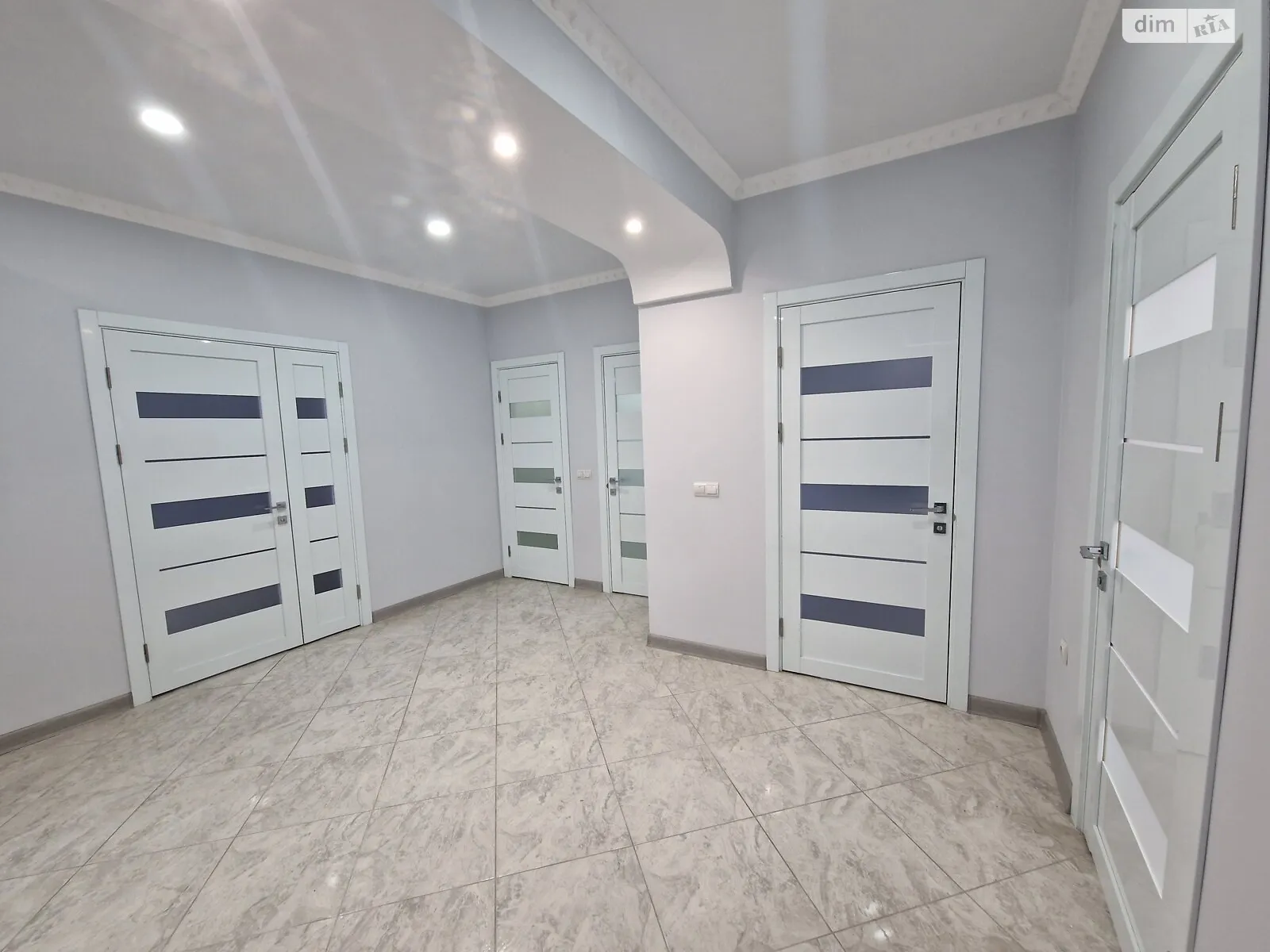 Продается 3-комнатная квартира 104 кв. м в Черновцах, ул. Каспрука Павла, 18 - фото 1