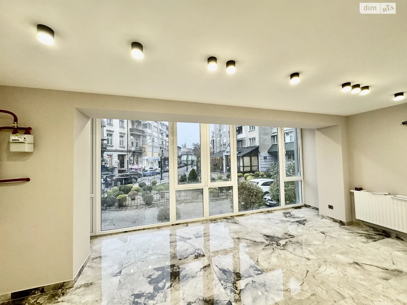 Сдается в аренду офис 60.9 кв. м в бизнес-центре, цена: 700 $ - фото 1