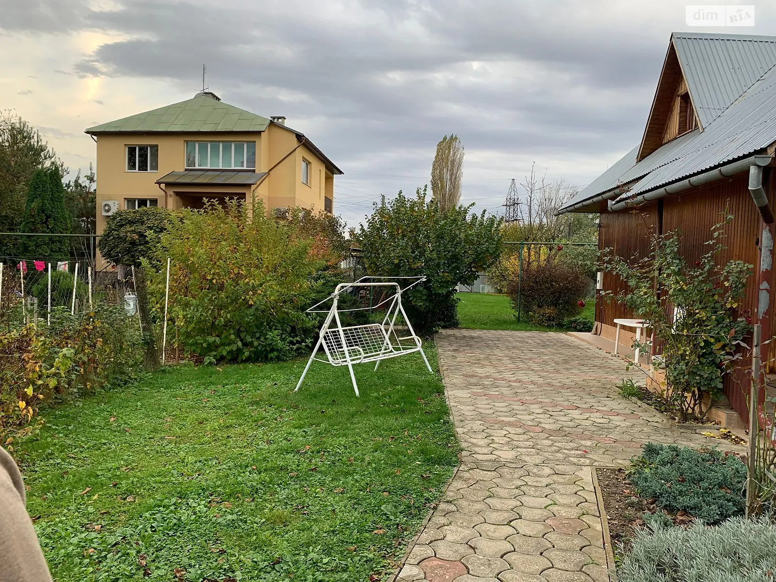 Продается дом на 3 этажа 326.7 кв. м с беседкой, цена: 280000 $ - фото 1
