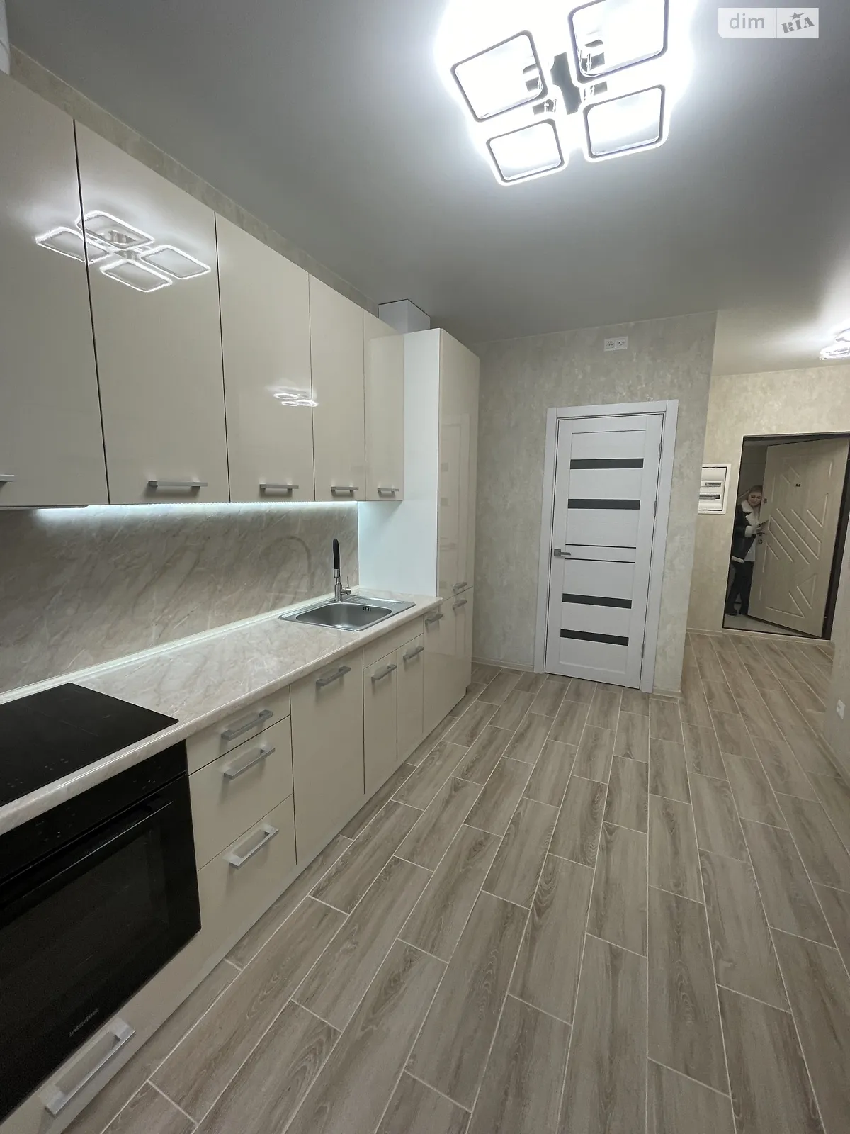 Продается 1-комнатная квартира 37 кв. м в Одессе, ул. Слободская, 56 - фото 1