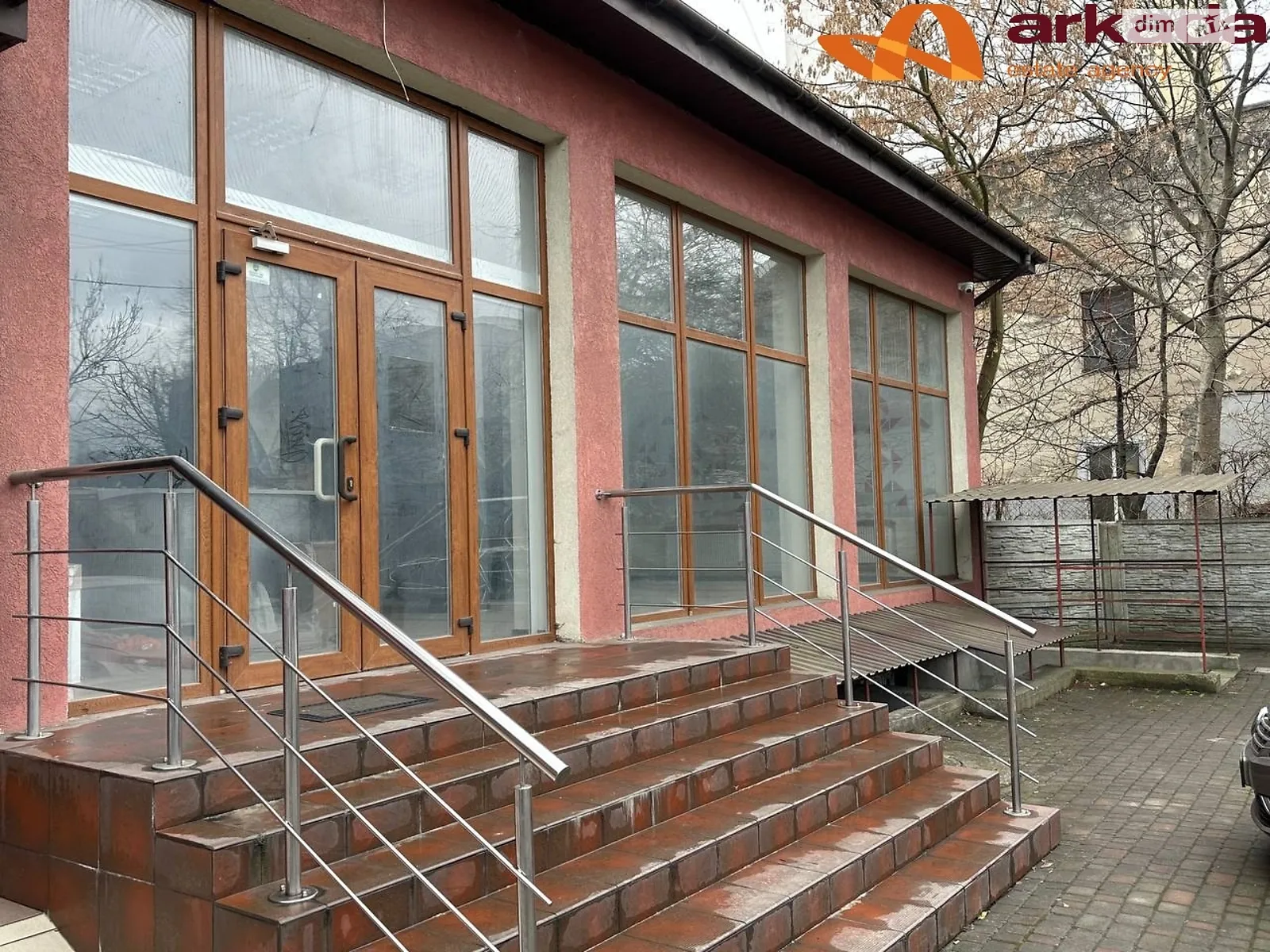 Сдается в аренду помещения свободного назначения 143 кв. м в 10-этажном здании, цена: 1500 $ - фото 1