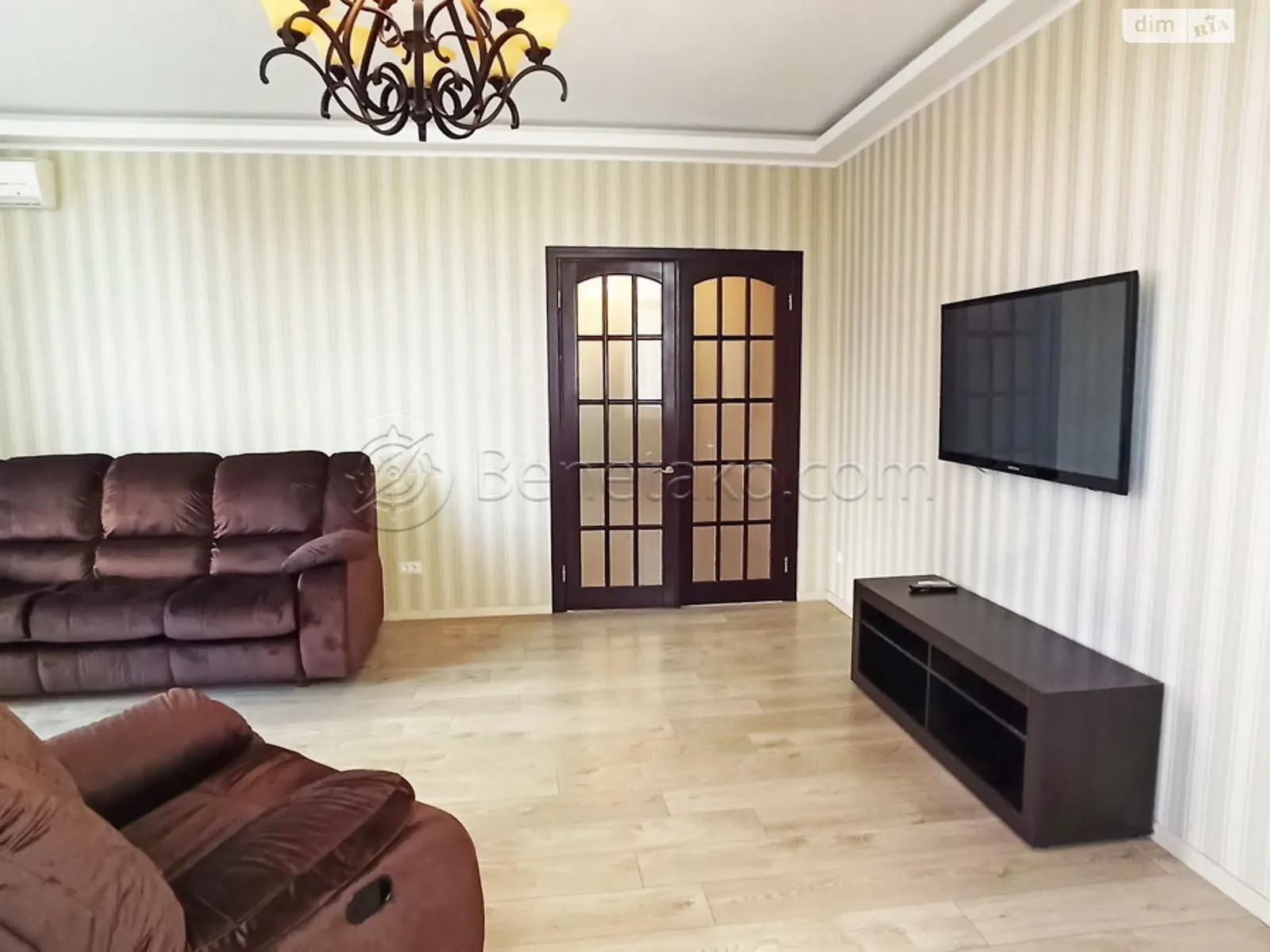 Продается 3-комнатная квартира 113.7 кв. м в Одессе, бул. Французский, 22 корпус 1 - фото 1
