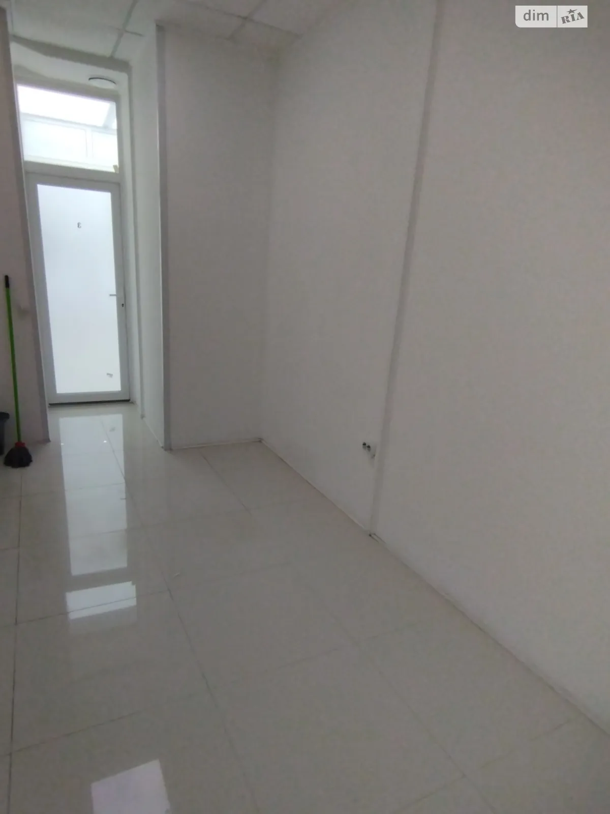 Сдается в аренду офис 21 кв. м в бизнес-центре, цена: 6200 грн - фото 1