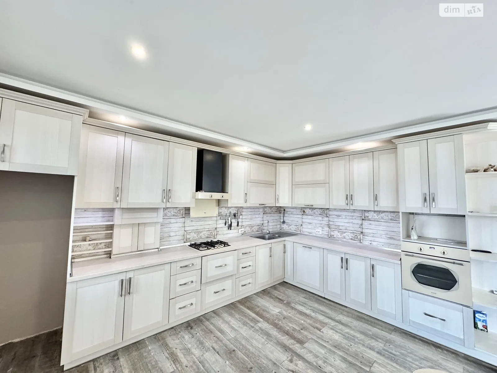 Продается 6-комнатная квартира 208 кв. м в Чернигове, просп. Победы, 119А - фото 1
