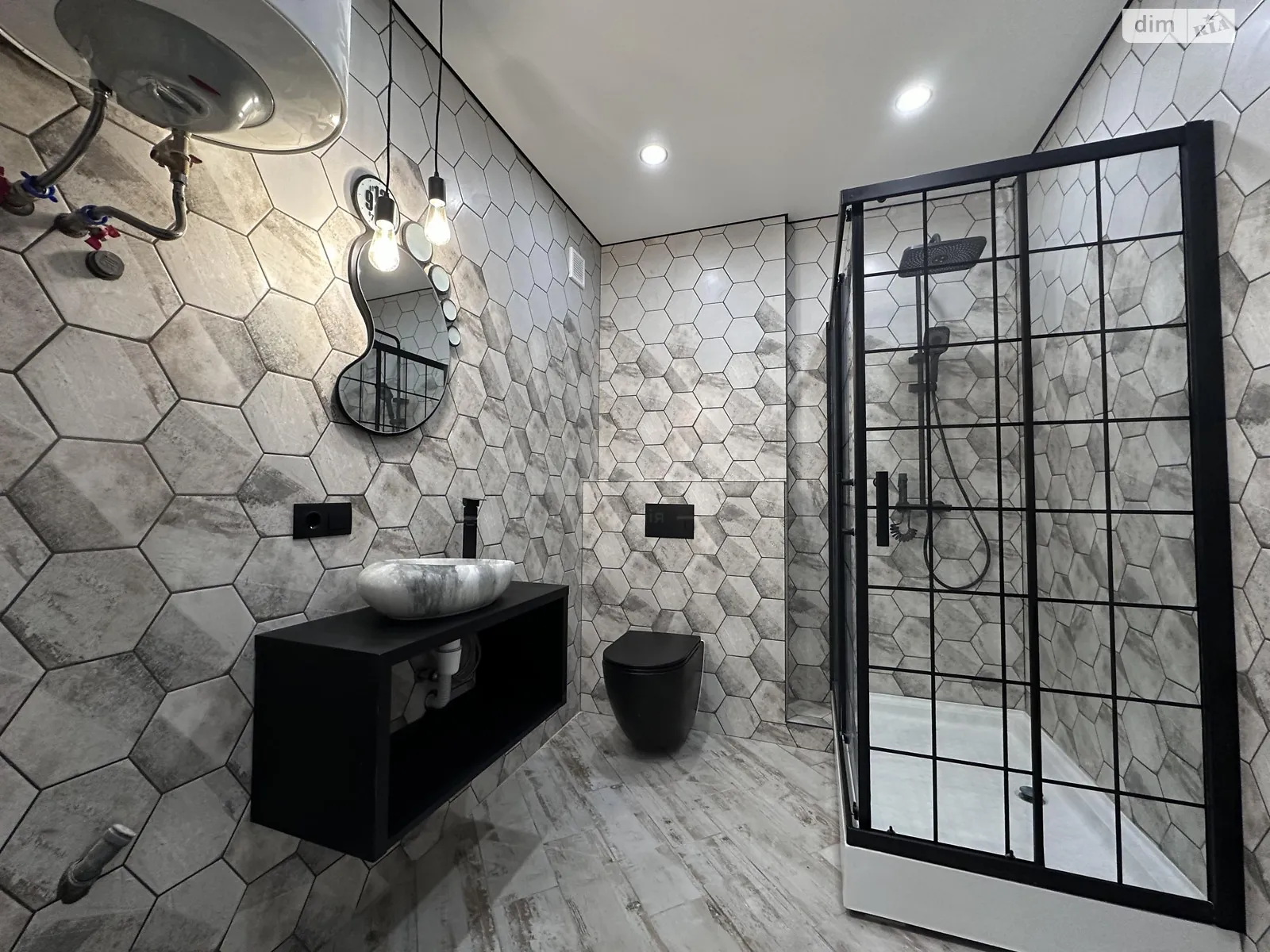 Продается 1-комнатная квартира 41 кв. м в Ивано-Франковске, бул. Южный - фото 1
