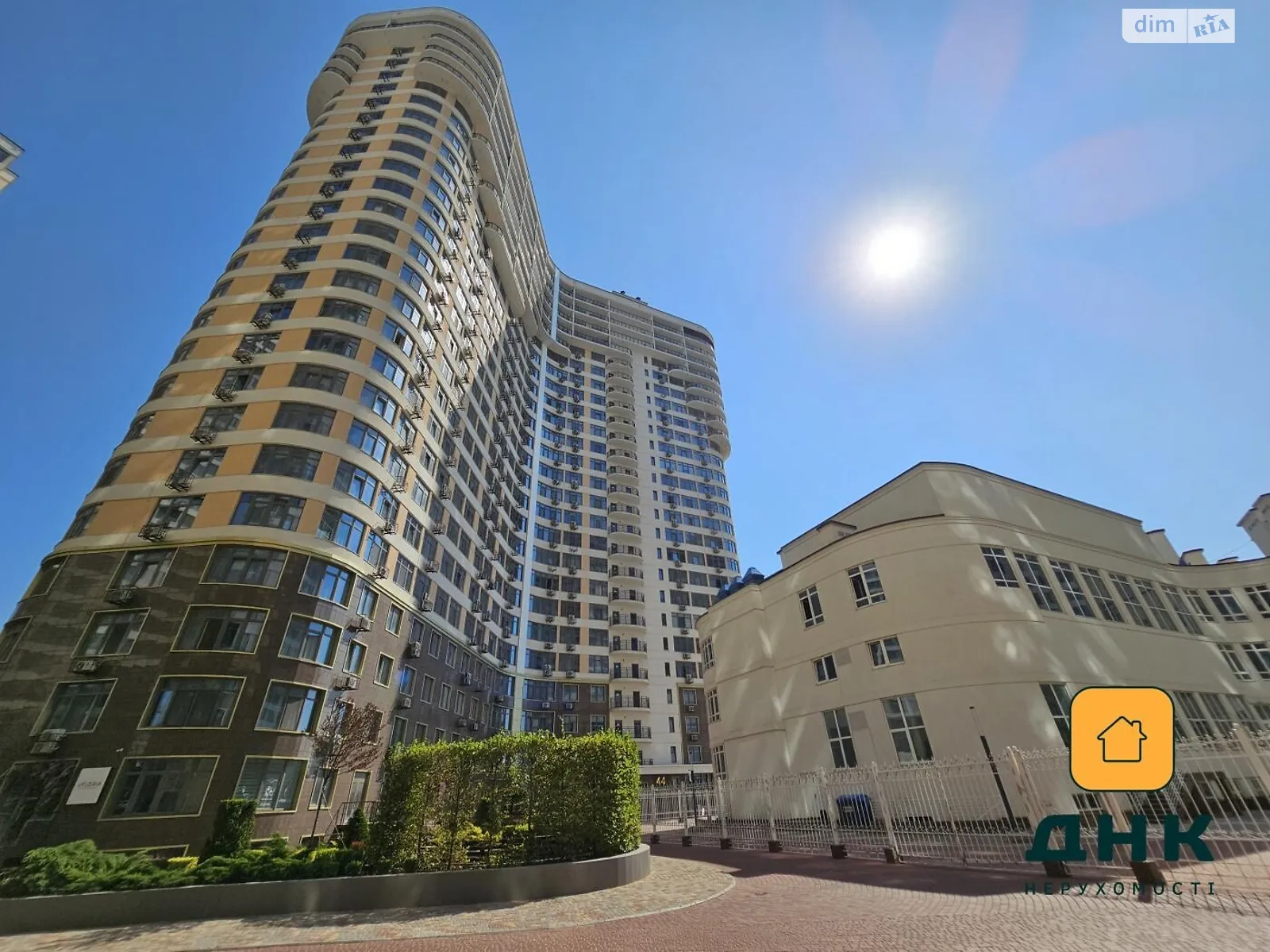 Продается 2-комнатная квартира 77 кв. м в Одессе, ул. Валерия Самофалова, 16А/2 - фото 1