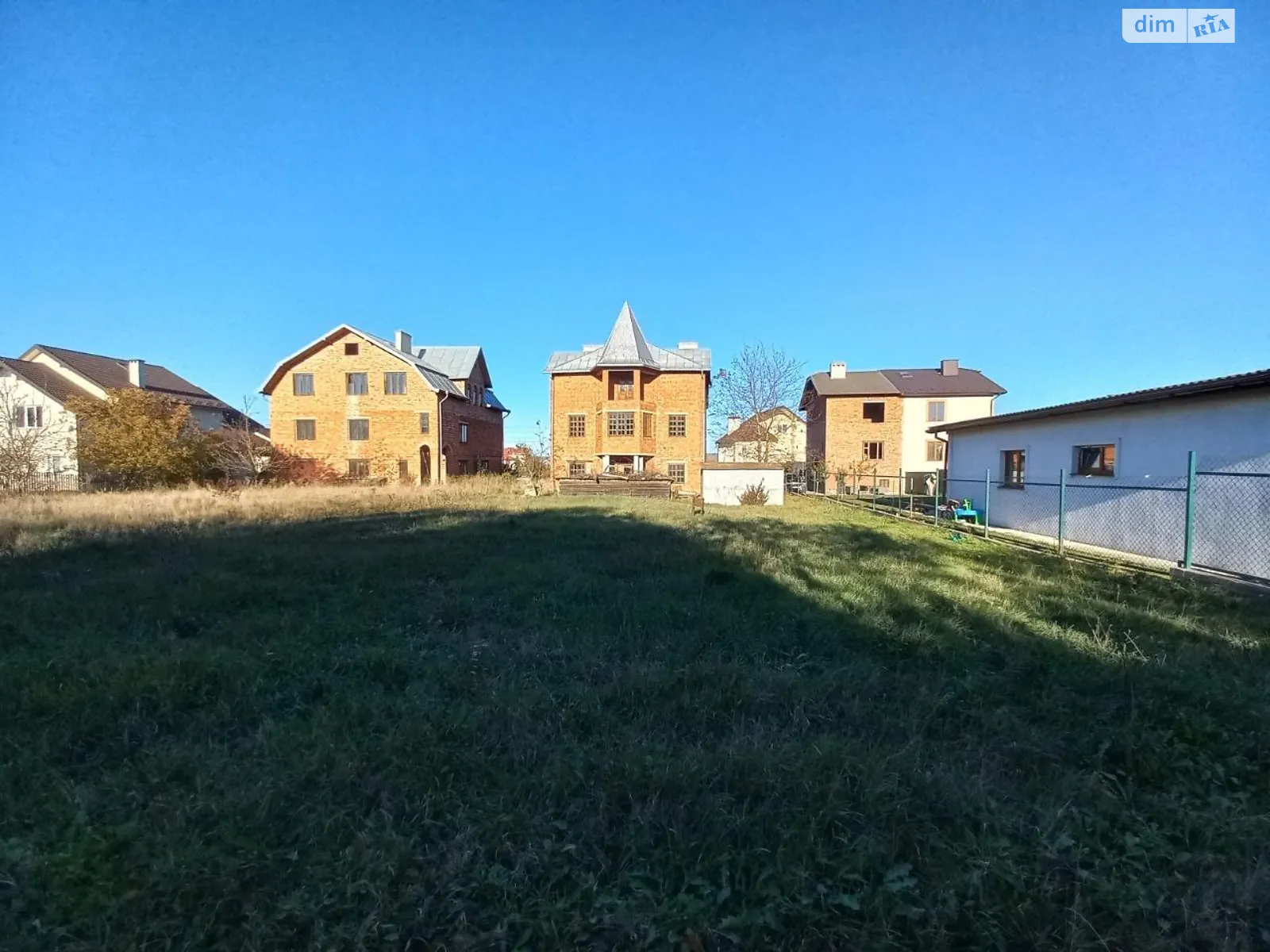 Продается дом на 3 этажа 206 кв. м с балконом, цена: 100000 $ - фото 1