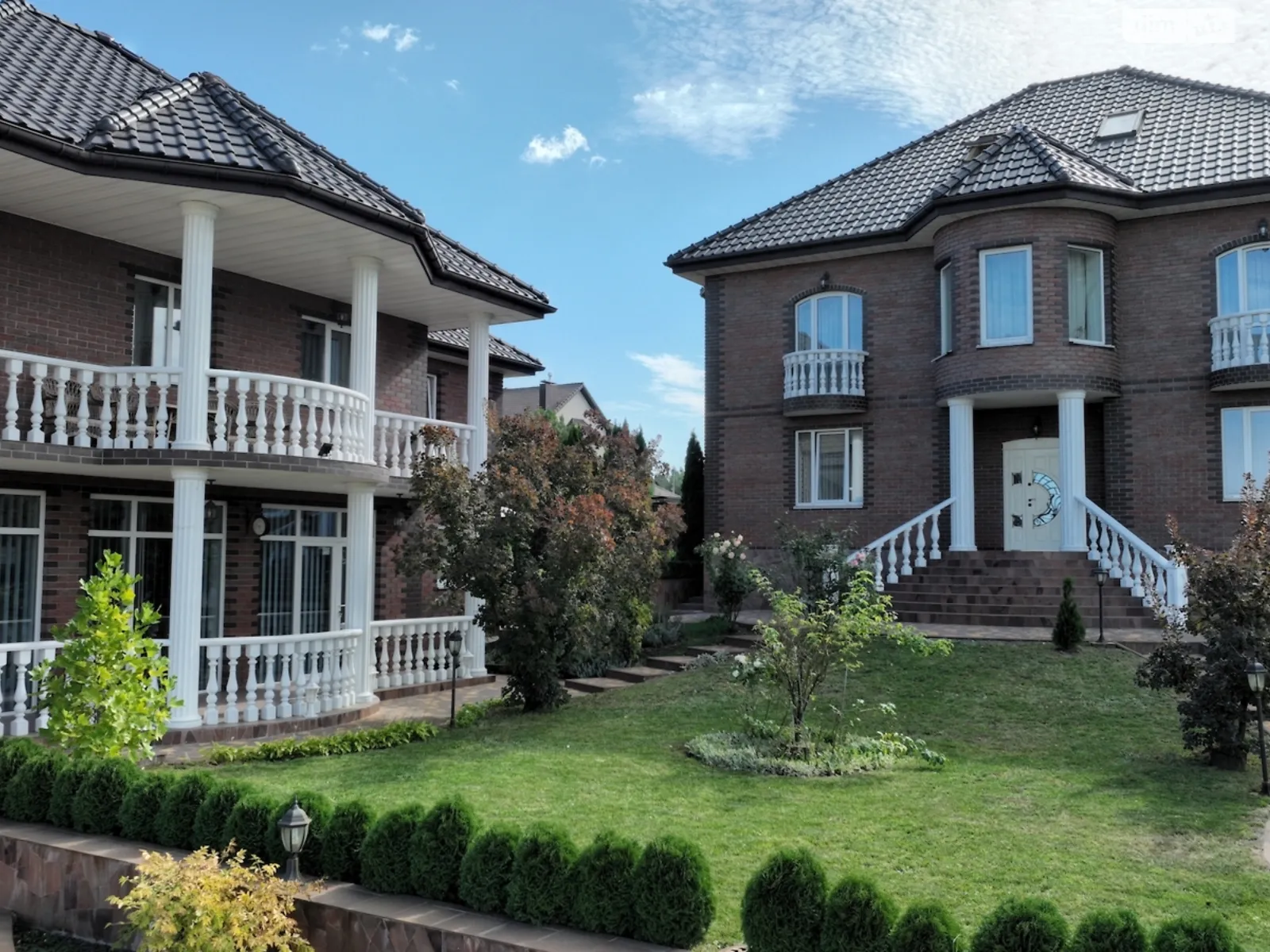 Продается дом на 2 этажа 309.5 кв. м с подвалом, цена: 590001 $ - фото 1