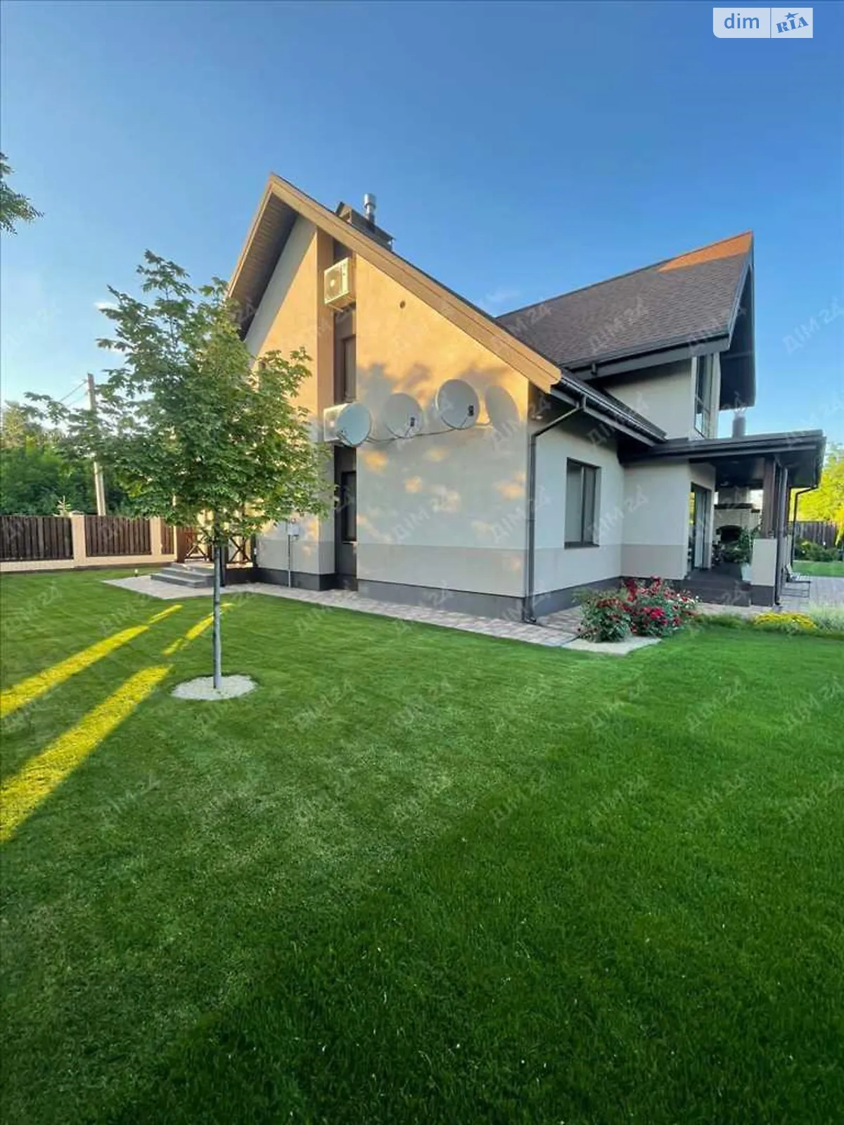 Продается дом на 2 этажа 238 кв. м с беседкой, цена: 400000 $ - фото 1