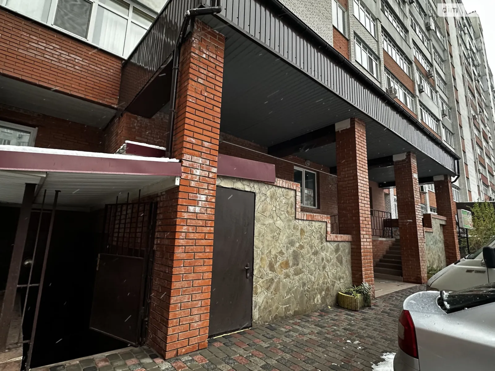 Продается помещения свободного назначения 220 кв. м в 14-этажном здании, цена: 35000 $ - фото 1