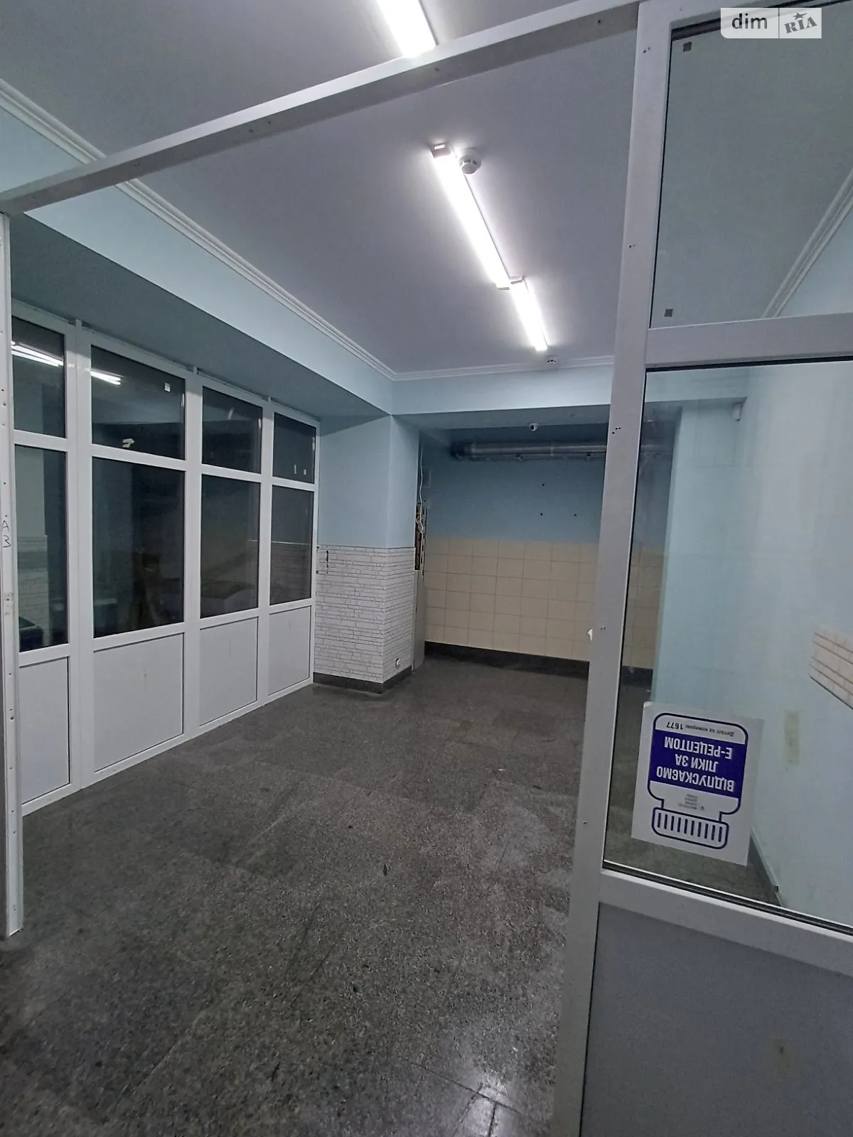 Сдается в аренду помещения свободного назначения 34 кв. м в 13-этажном здании, цена: 35000 грн - фото 1