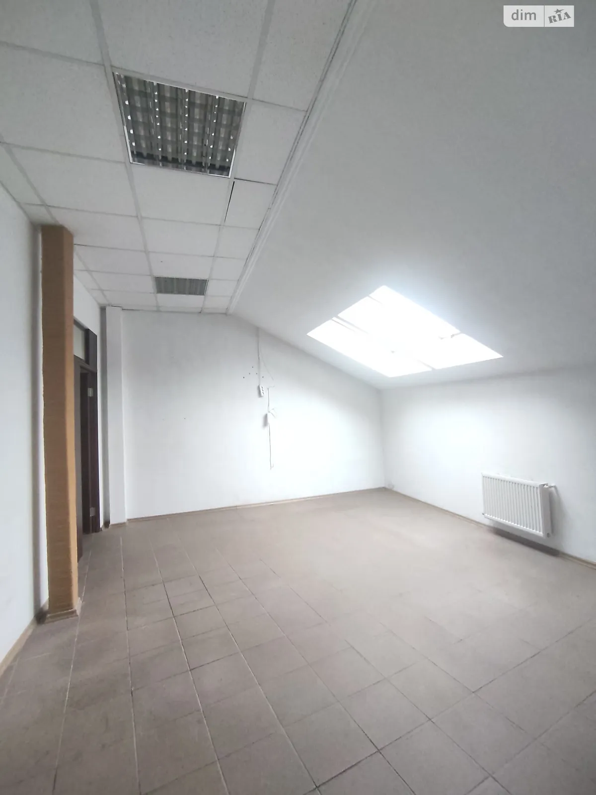 Сдается в аренду офис 25.8 кв. м в бизнес-центре, цена: 8000 грн - фото 1