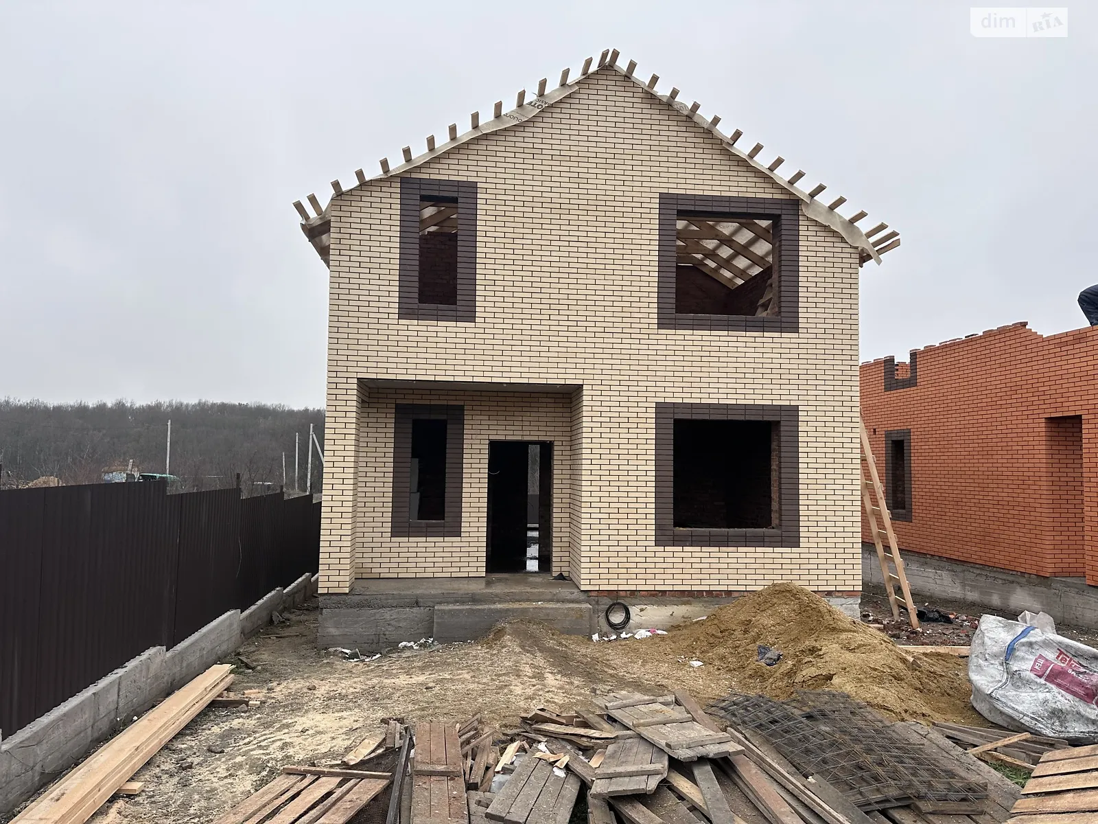 Продается дом на 2 этажа 125 кв. м с подвалом, цена: 85000 $ - фото 1