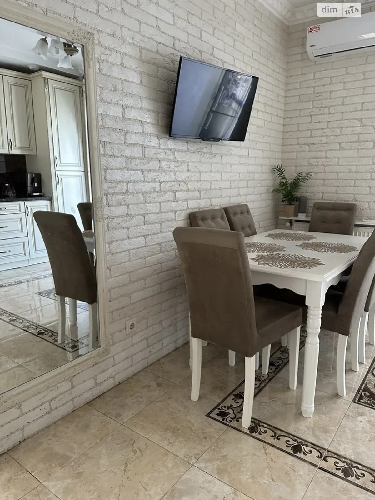 Продается 2-комнатная квартира 61 кв. м в Ивано-Франковске, ул. Ивасюка, 7 - фото 1