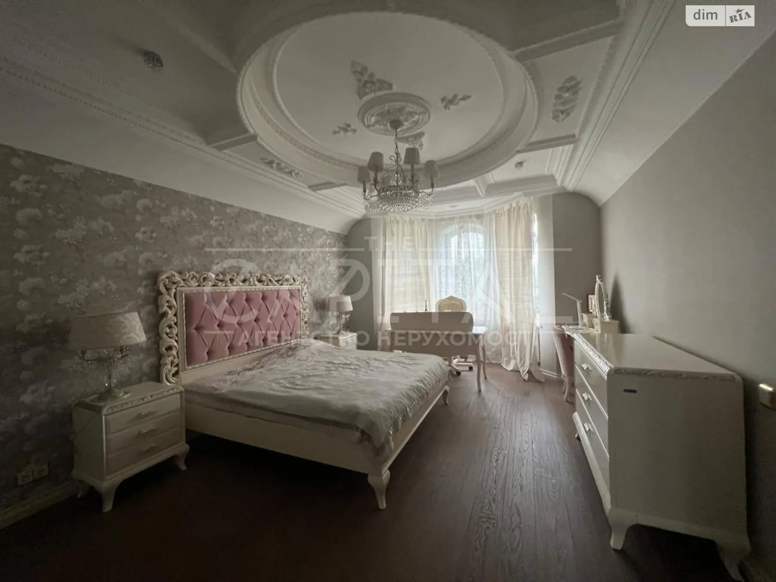 Сдается в аренду дом на 2 этажа 500 кв. м с верандой, цена: 5000 $ - фото 1