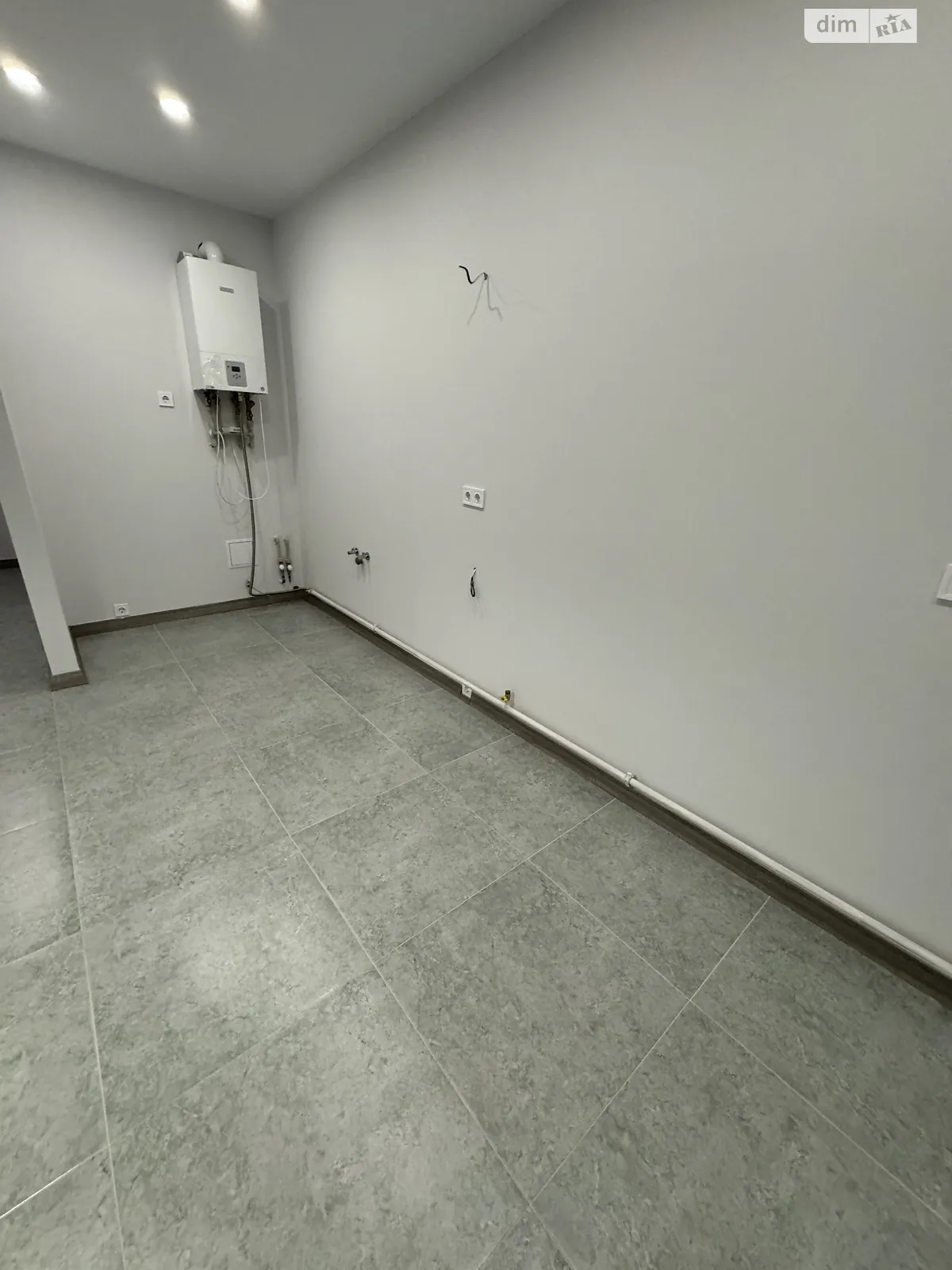 Продається 3-кімнатна квартира 98 кв. м у Ірпені, вул. Ольги Кобилянської(Достоєвського), 1В/8 - фото 1