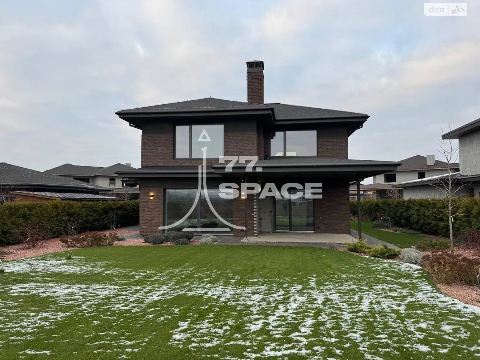Продается дом на 2 этажа 180 кв. м с камином, цена: 560000 $ - фото 1