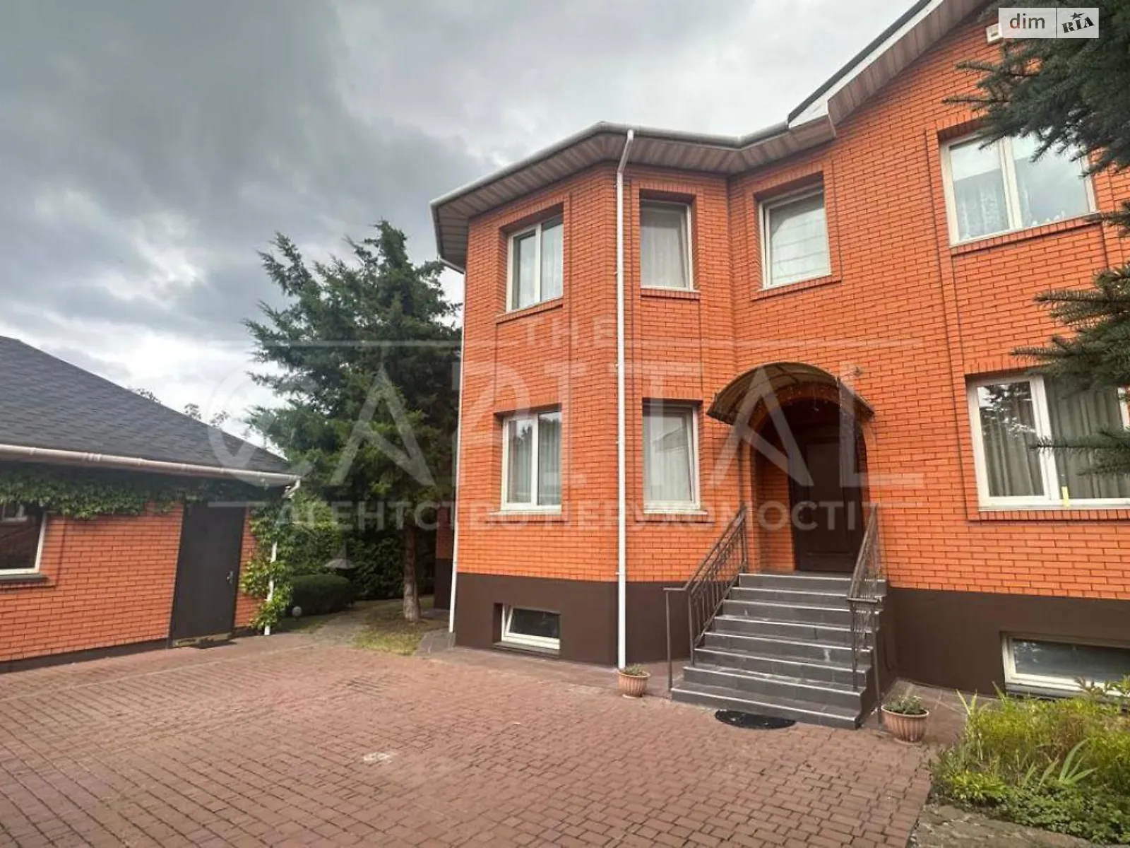 Сдается в аренду дом на 3 этажа 300 кв. м с баней/сауной, цена: 2500 € - фото 1