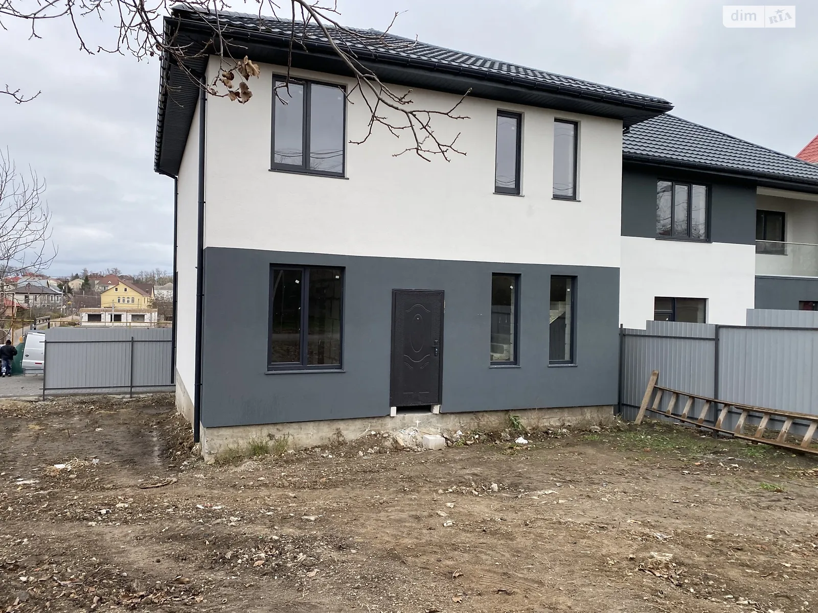 Продается дом на 2 этажа 140 кв. м с камином, цена: 80000 $ - фото 1