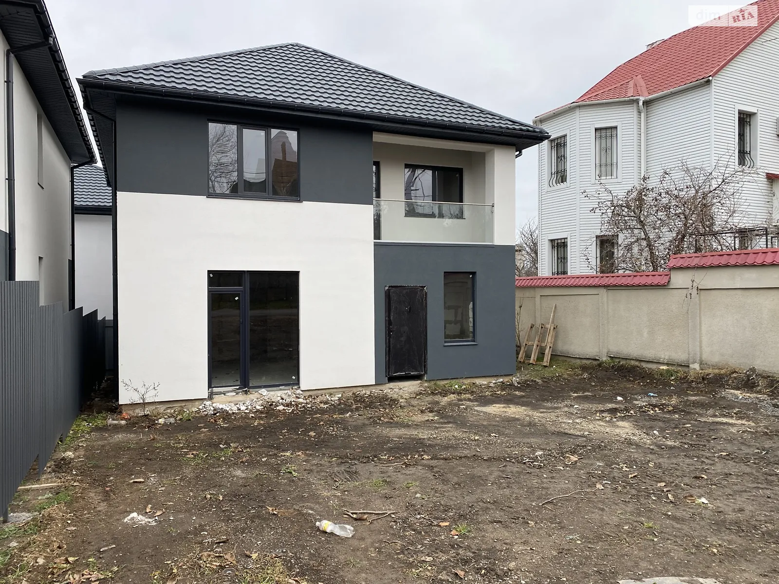 Продается дом на 2 этажа 160 кв. м с гаражом, цена: 90000 $ - фото 1