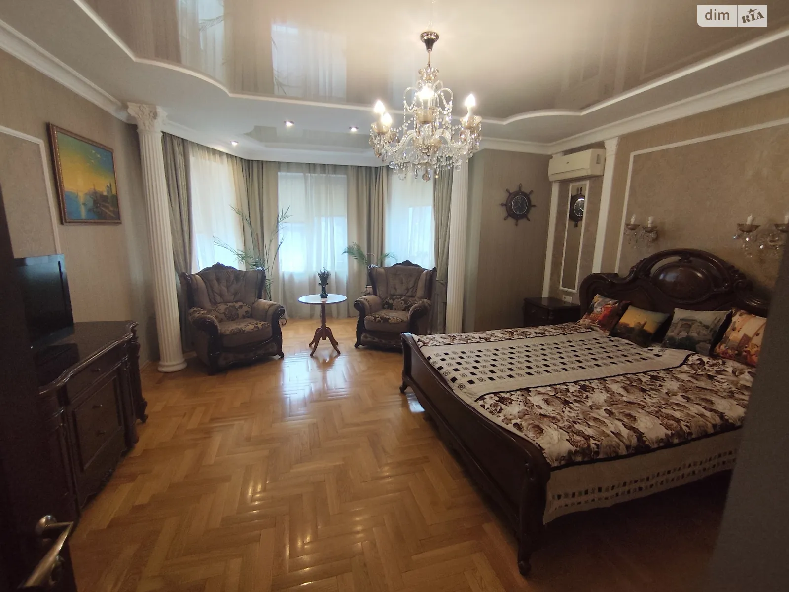 Продается дом на 3 этажа 222 кв. м с камином, цена: 310000 $ - фото 1