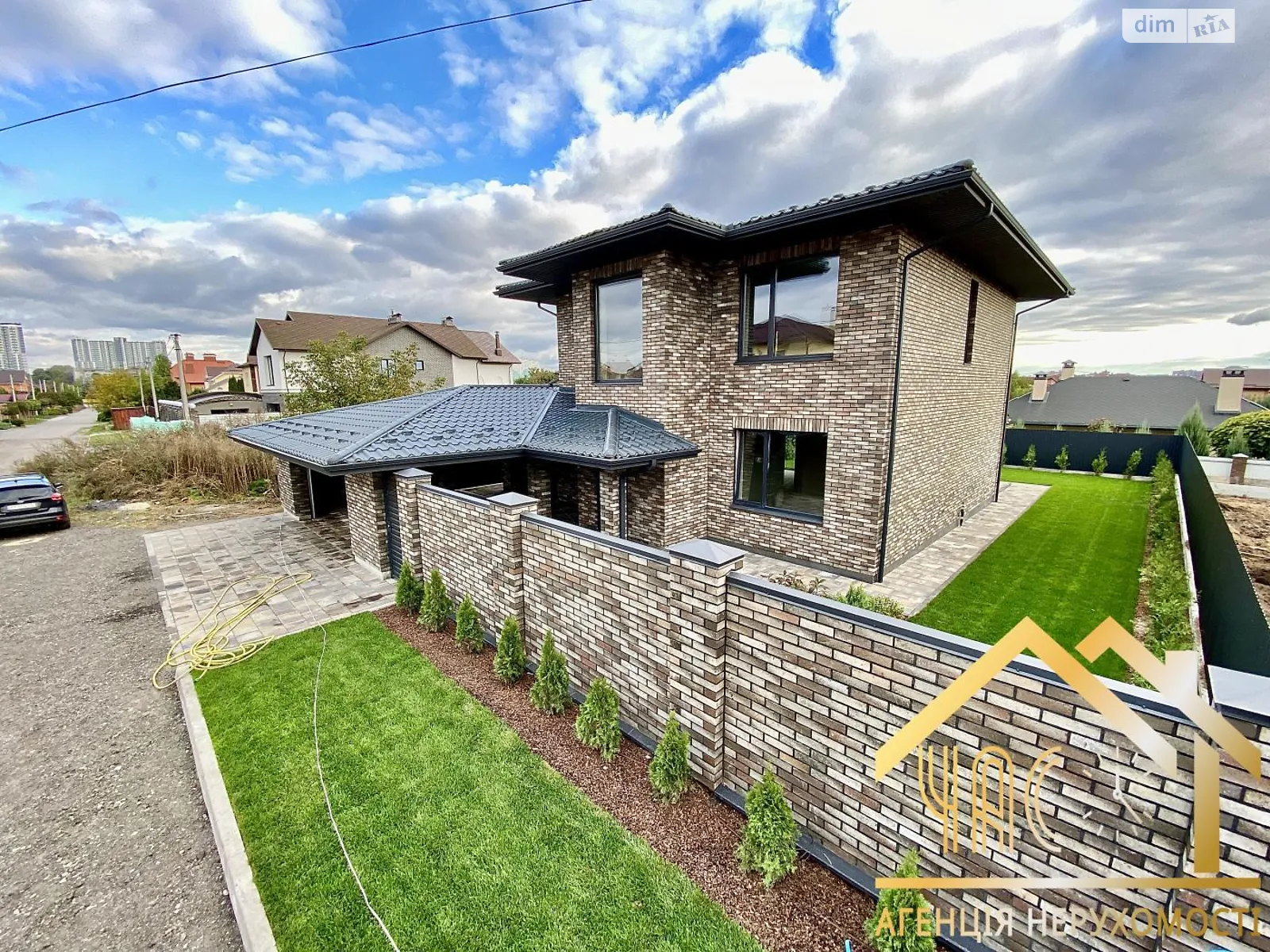 Продается дом на 2 этажа 190 кв. м с беседкой, цена: 220000 $ - фото 1