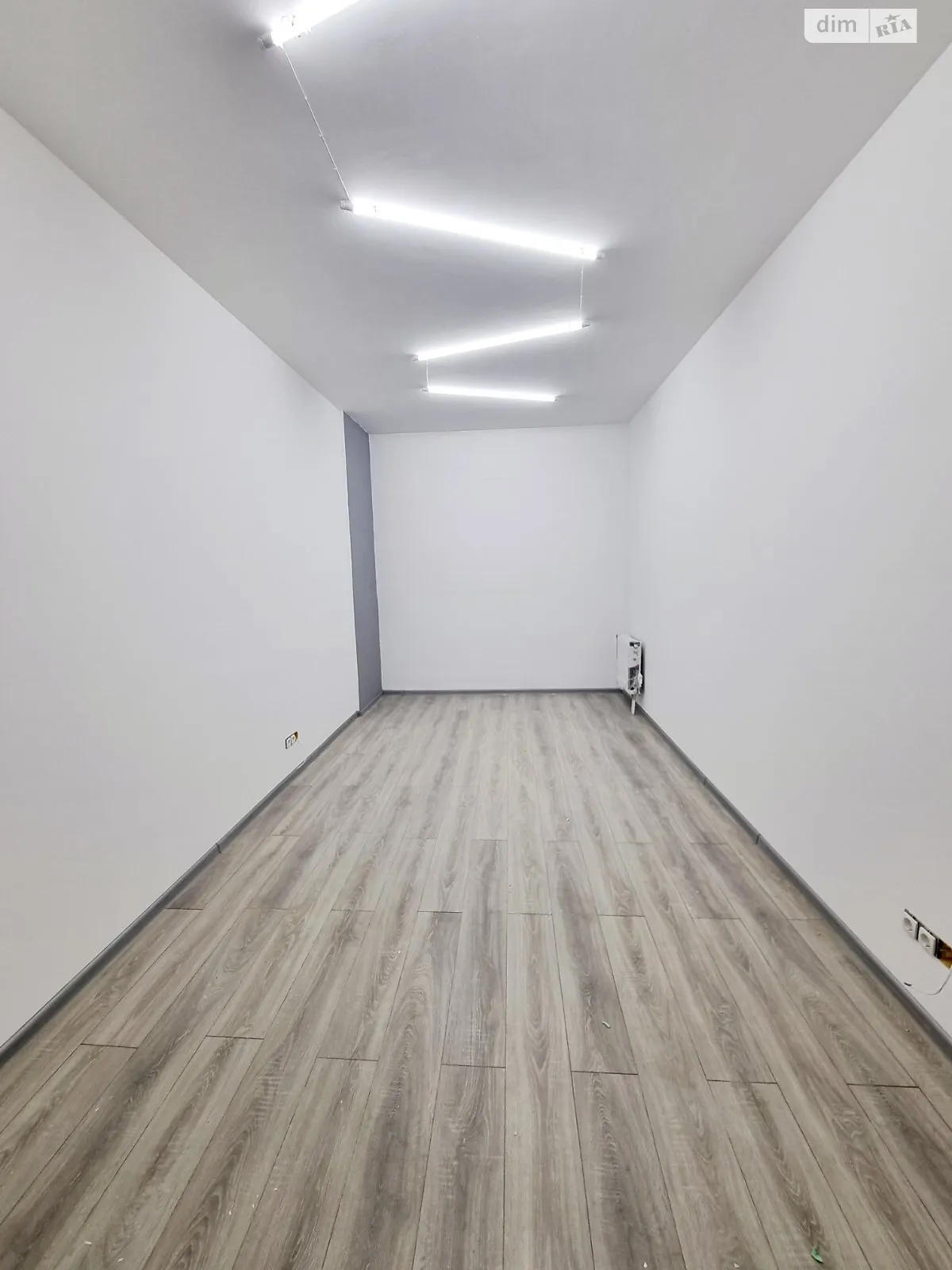 Сдается в аренду офис 16.24 кв. м в бизнес-центре, цена: 5475 грн - фото 1