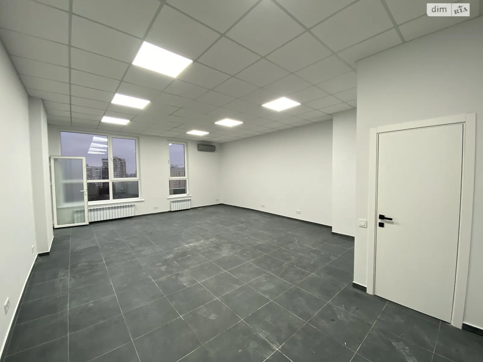 Сдается в аренду офис 47 кв. м в бизнес-центре, цена: 11750 грн - фото 1