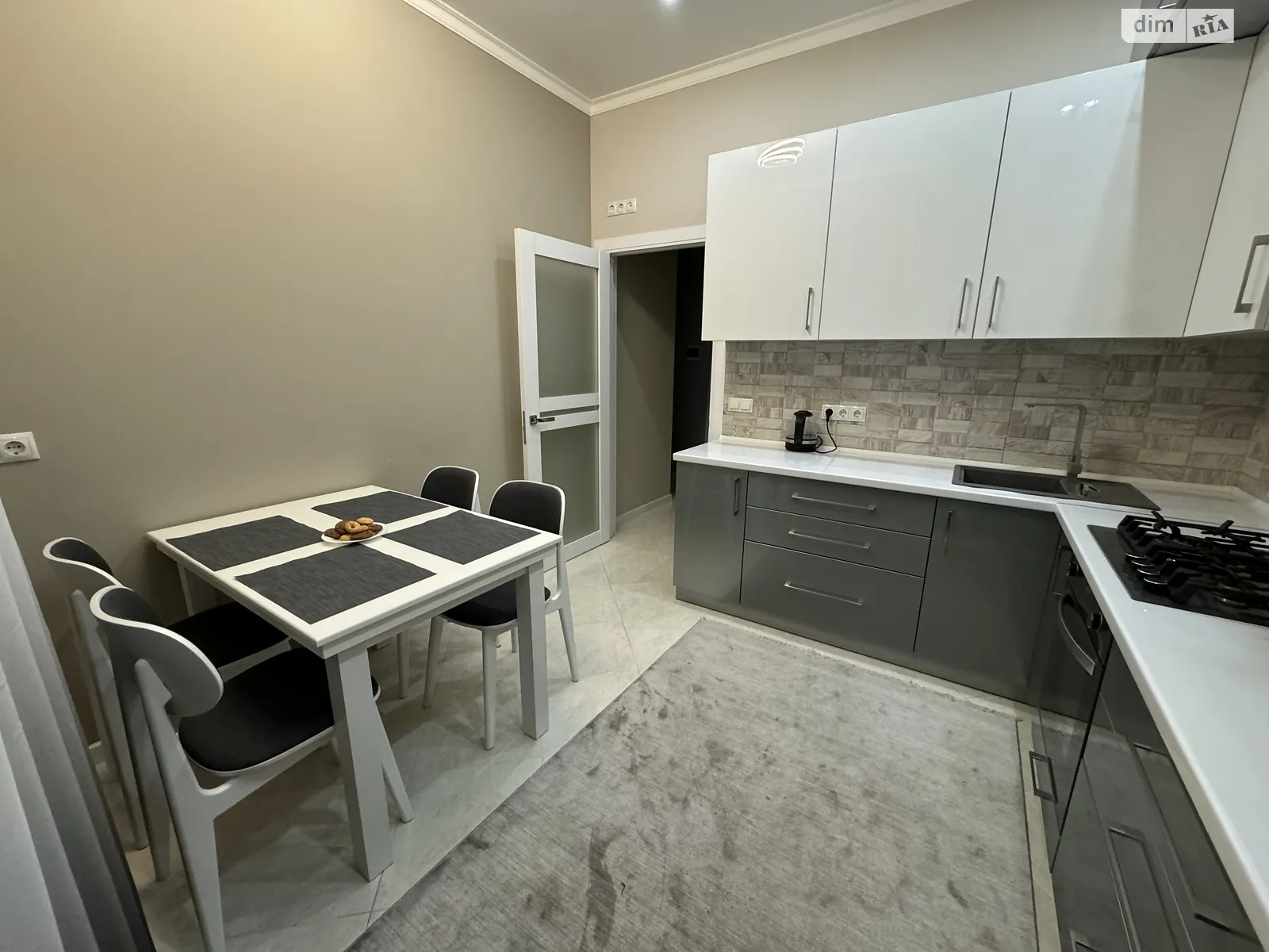 Здається в оренду 1-кімнатна квартира 46 кв. м у, цена: 450 $ - фото 1