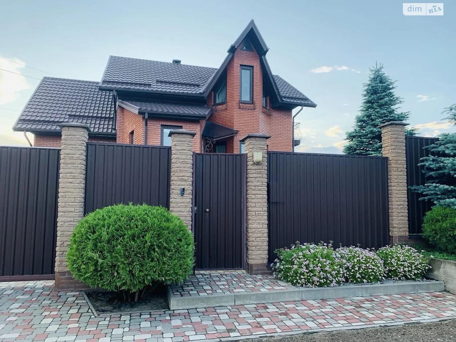 Продається будинок 3 поверховий 210 кв. м з подвалом, цена: 299999 $ - фото 1