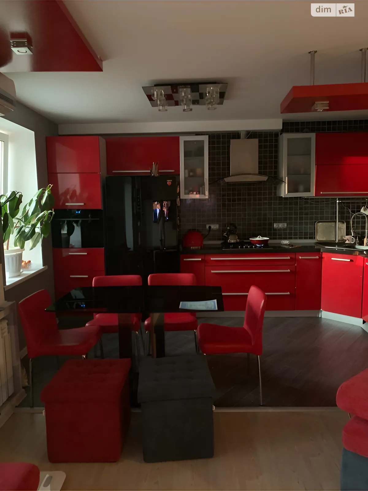 4-комнатная квартира 75.64 кв. м в Запорожье - фото 1