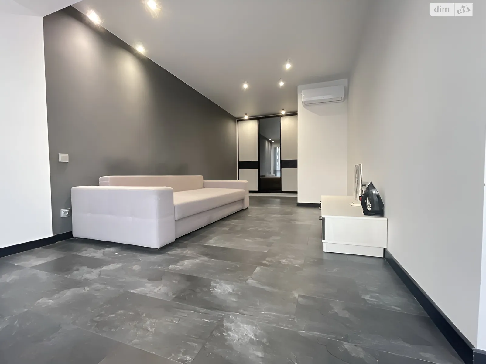 Продається 1-кімнатна квартира 39.2 кв. м у Одесі, вул. Олексія Вадатурського(Маршала Малиновського), 18 - фото 1