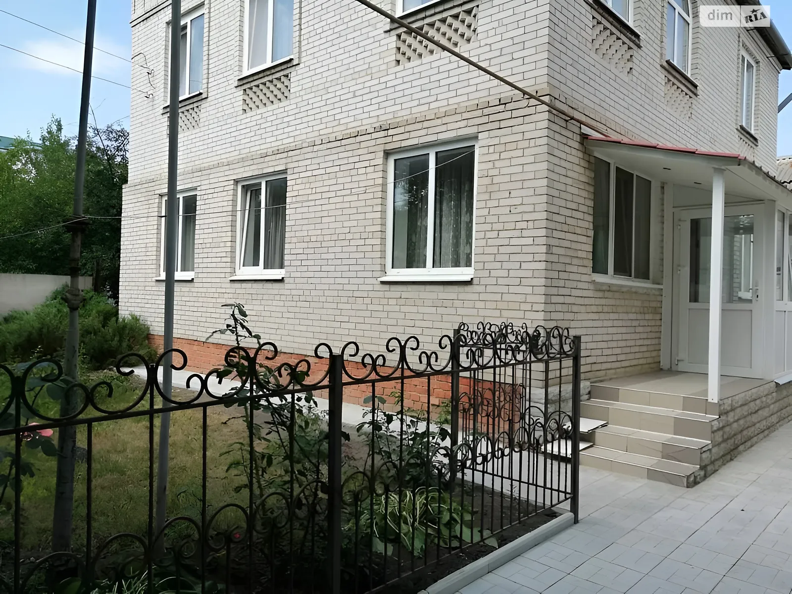 Продается дом на 2 этажа 196 кв. м с гаражом, цена: 79999 $ - фото 1