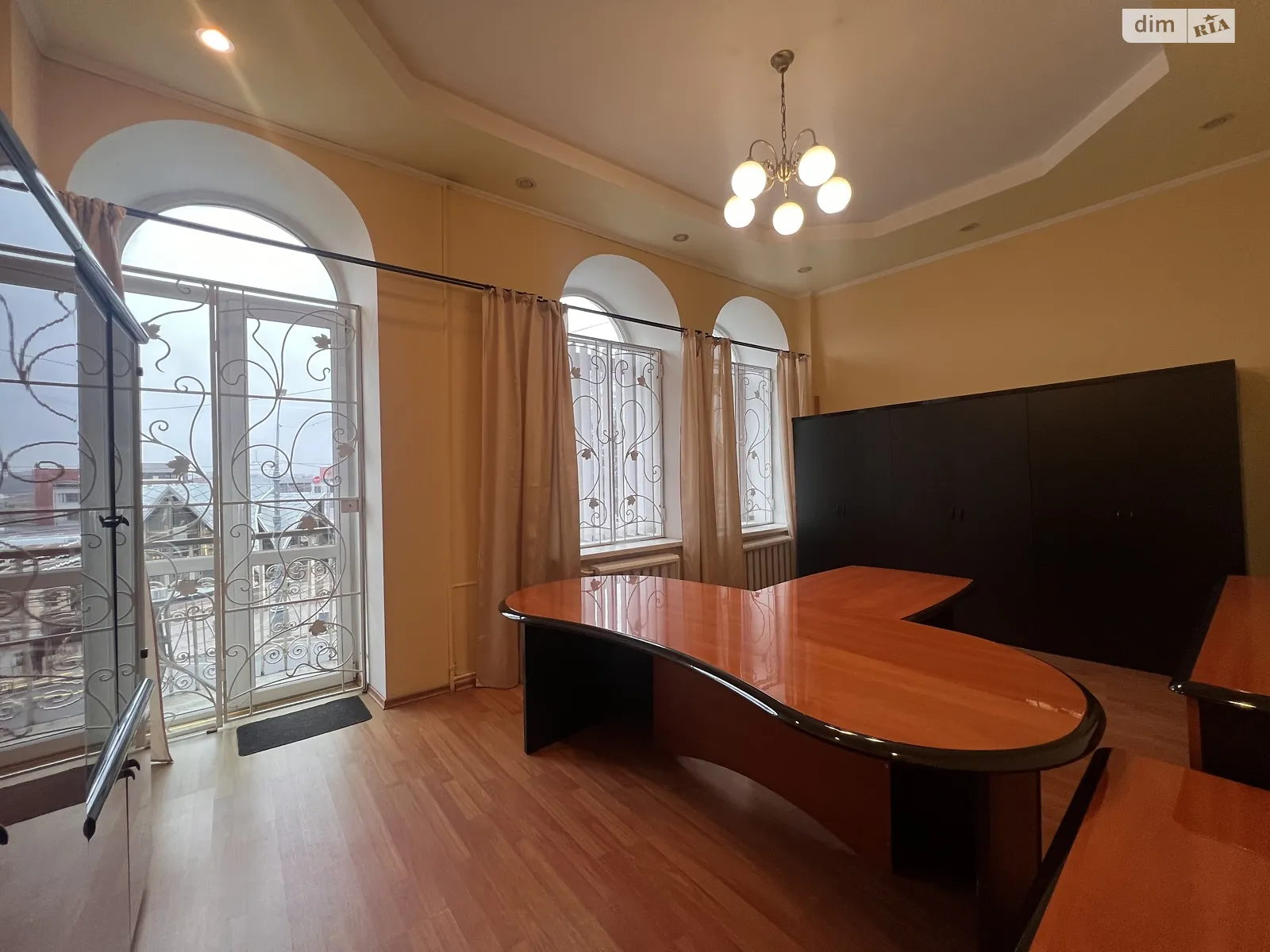 Сдается в аренду офис 55 кв. м в бизнес-центре, цена: 18000 грн - фото 1