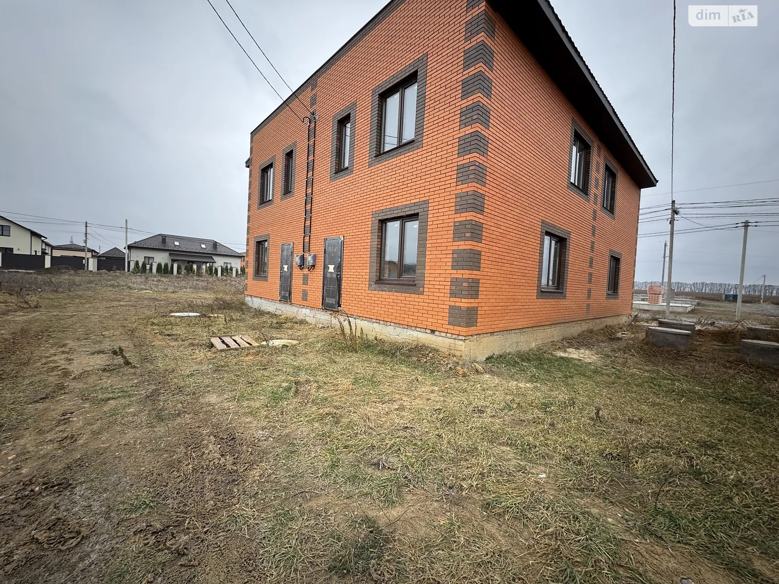 Продается дом на 2 этажа 80 кв. м с камином, цена: 40000 $ - фото 1