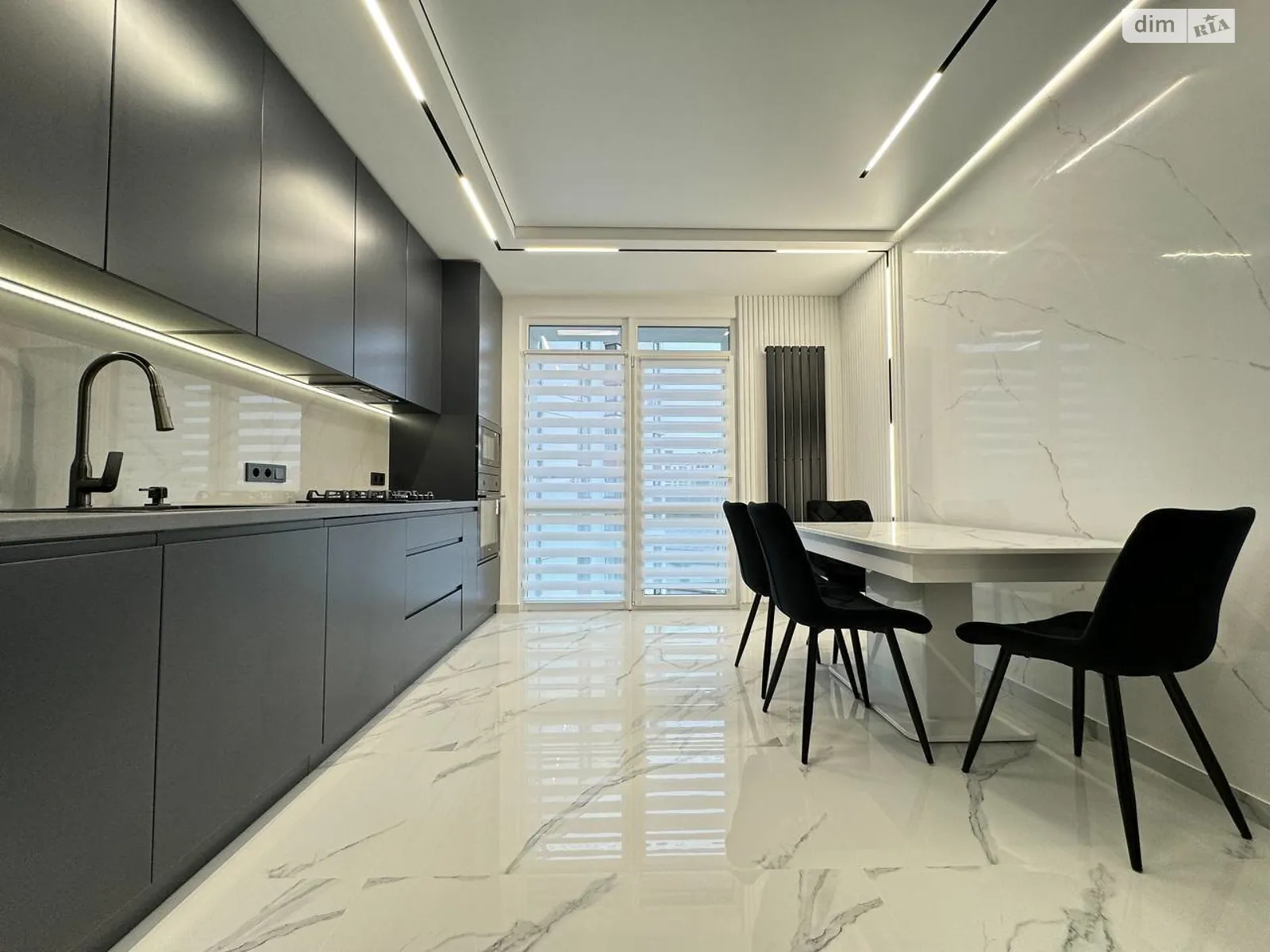 Продается 2-комнатная квартира 67 кв. м в Ивано-Франковске, ул. Гетьмана Ивана Мазепы, 164 - фото 1