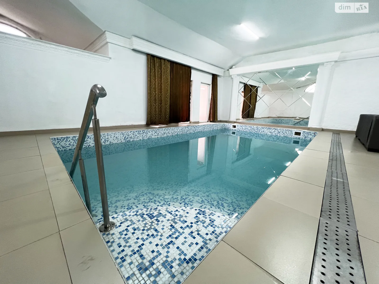 Продается объект сферы услуг 372 кв. м в 1-этажном здании, цена: 220000 $ - фото 1